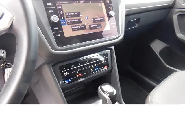 Volkswagen Tiguan Allspace view 6