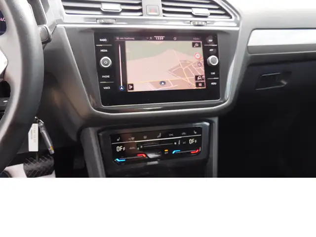 Volkswagen Tiguan Allspace view 5