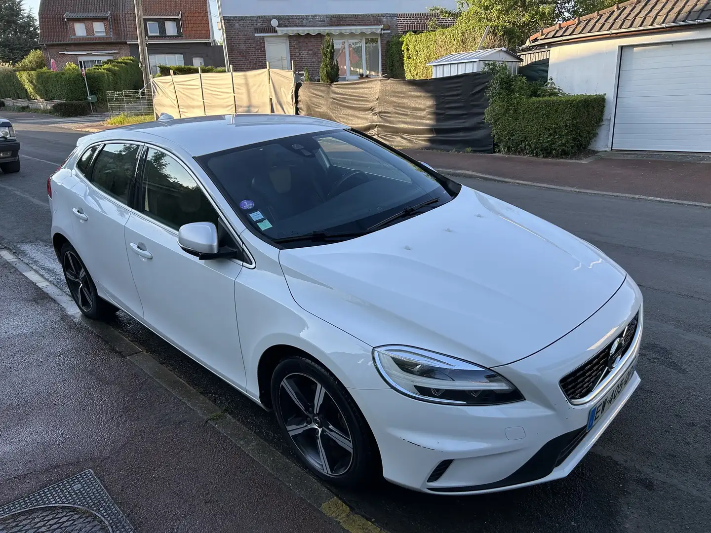 Volvo V40 T2 122 ch R-Design Blanc - 2