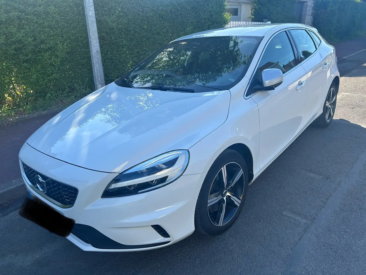 Volvo V40 T2 122 ch R-Design Blanc - 1