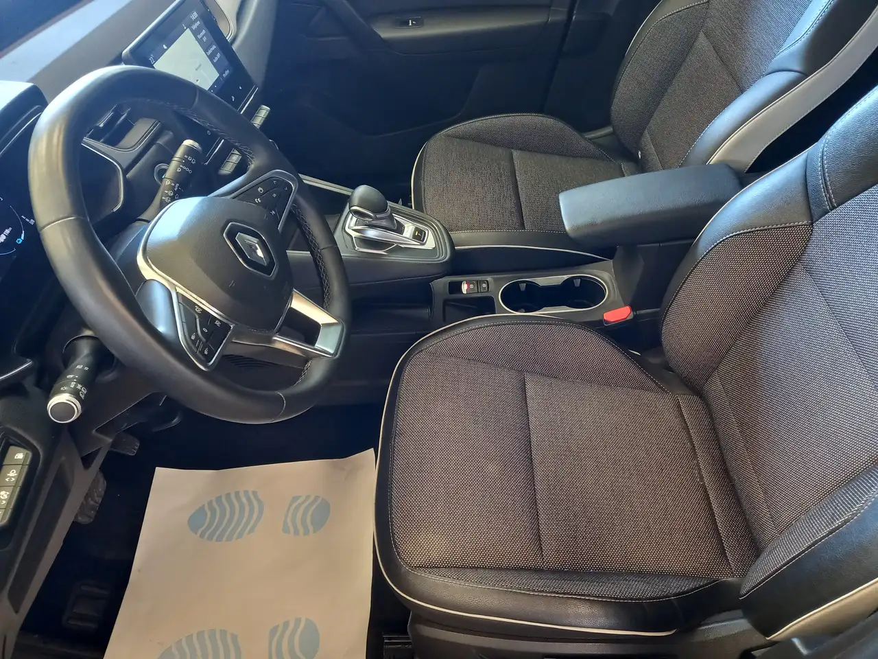 Renault Captur — photo 11