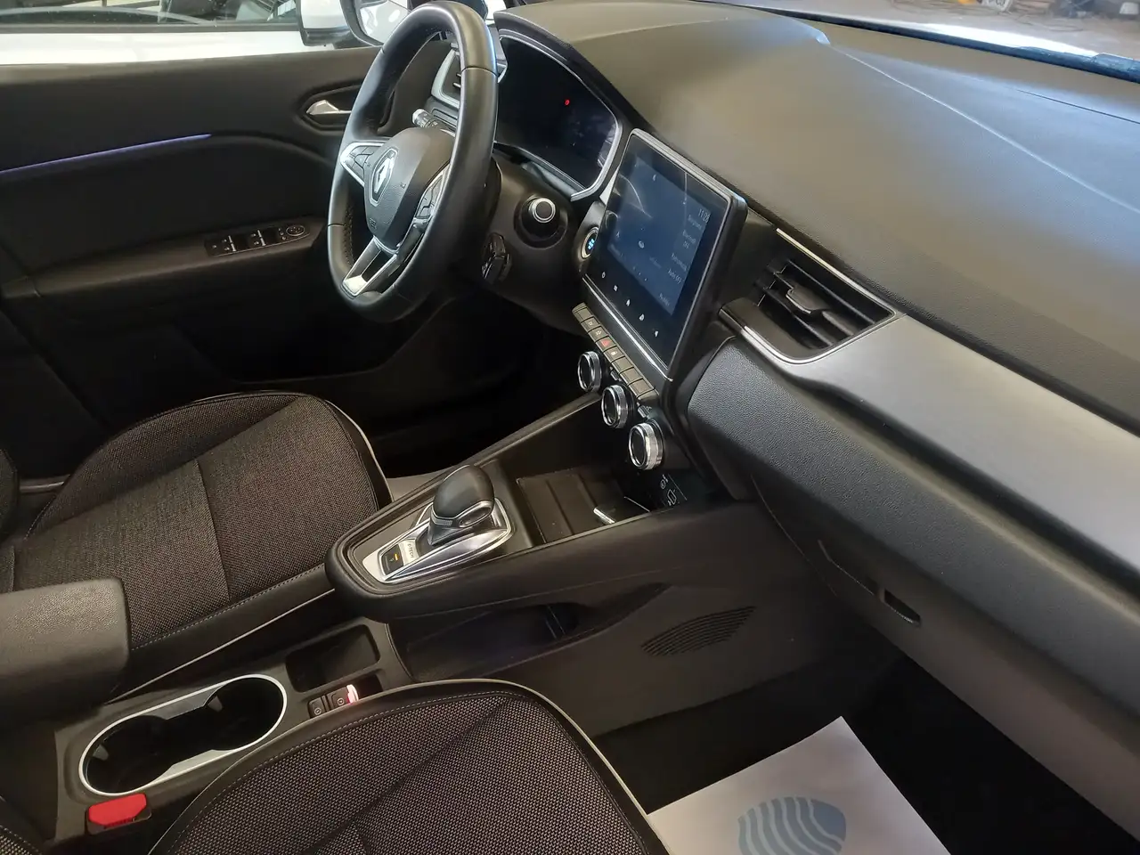Renault Captur — photo 9