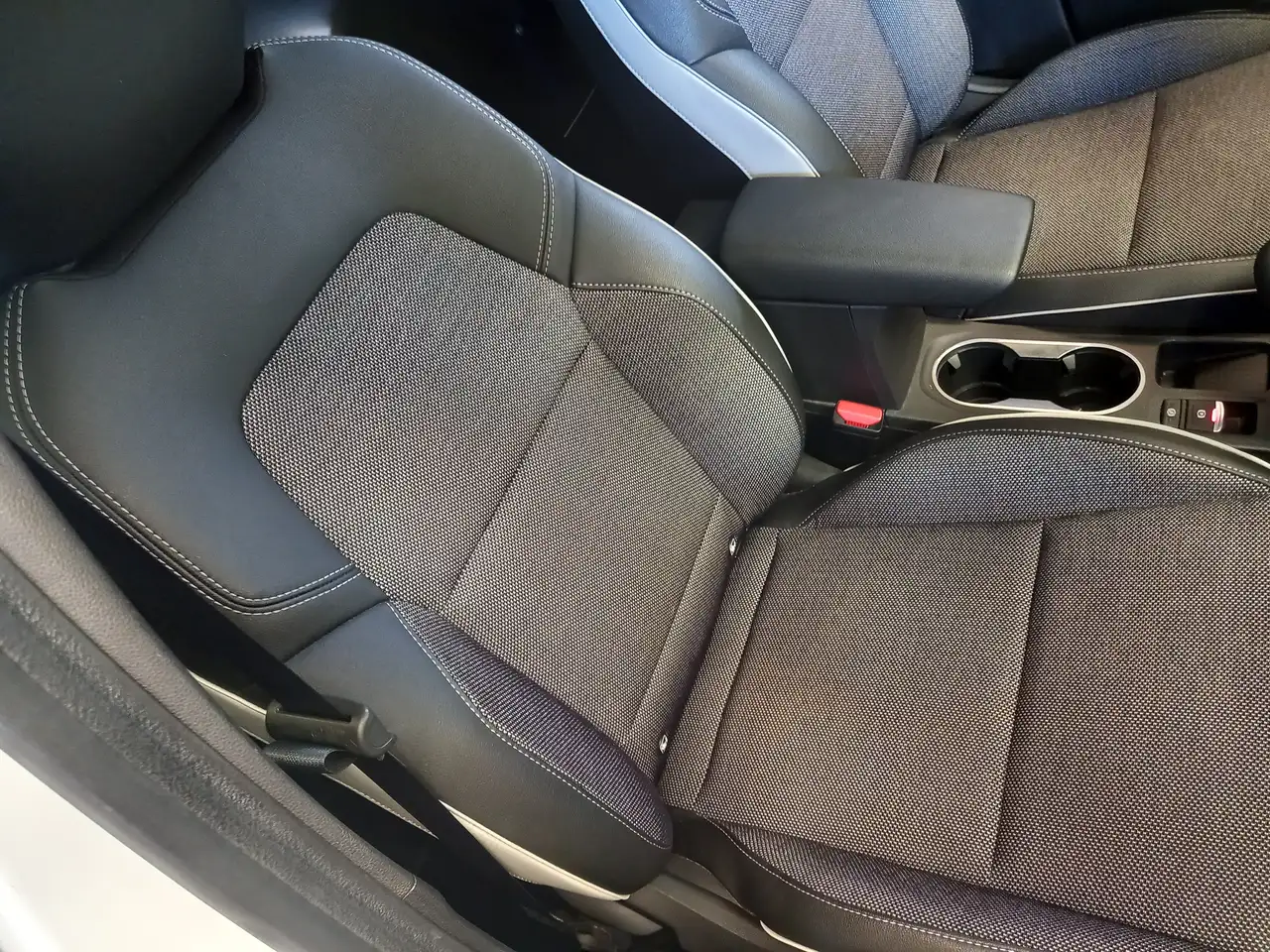 Renault Captur — photo 12
