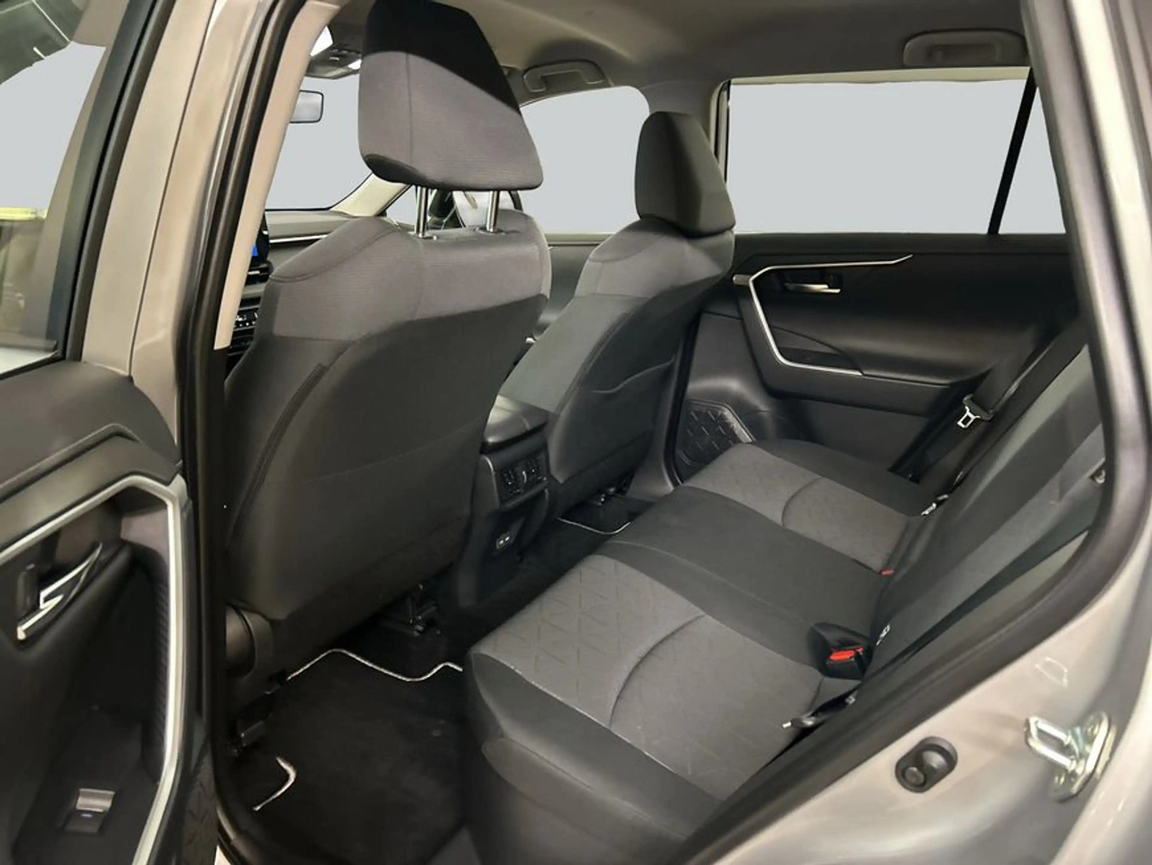 Toyota RAV 4 4x2 Hybrid Team D — photo 11