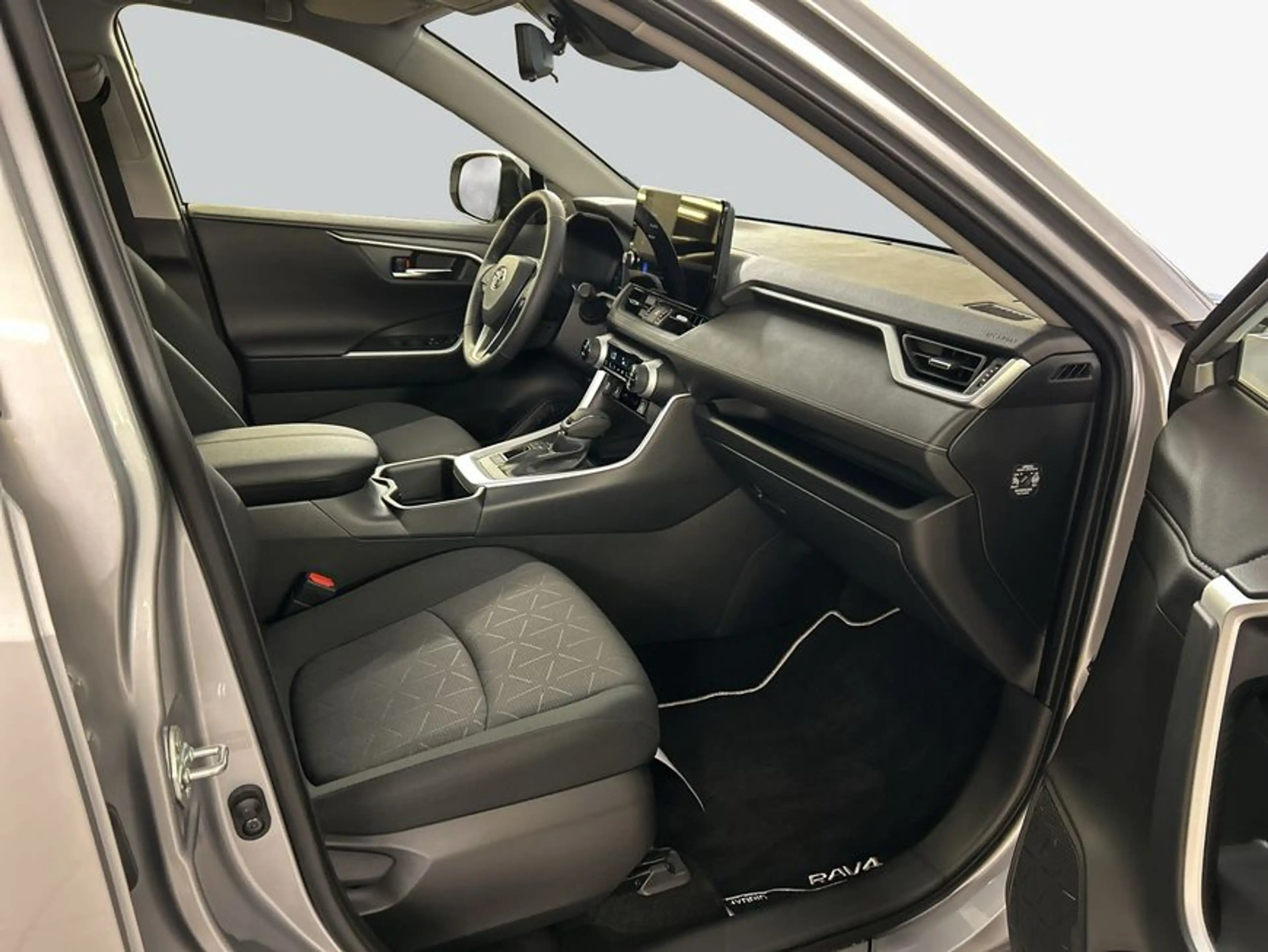 Toyota RAV 4 4x2 Hybrid Team D — photo 12