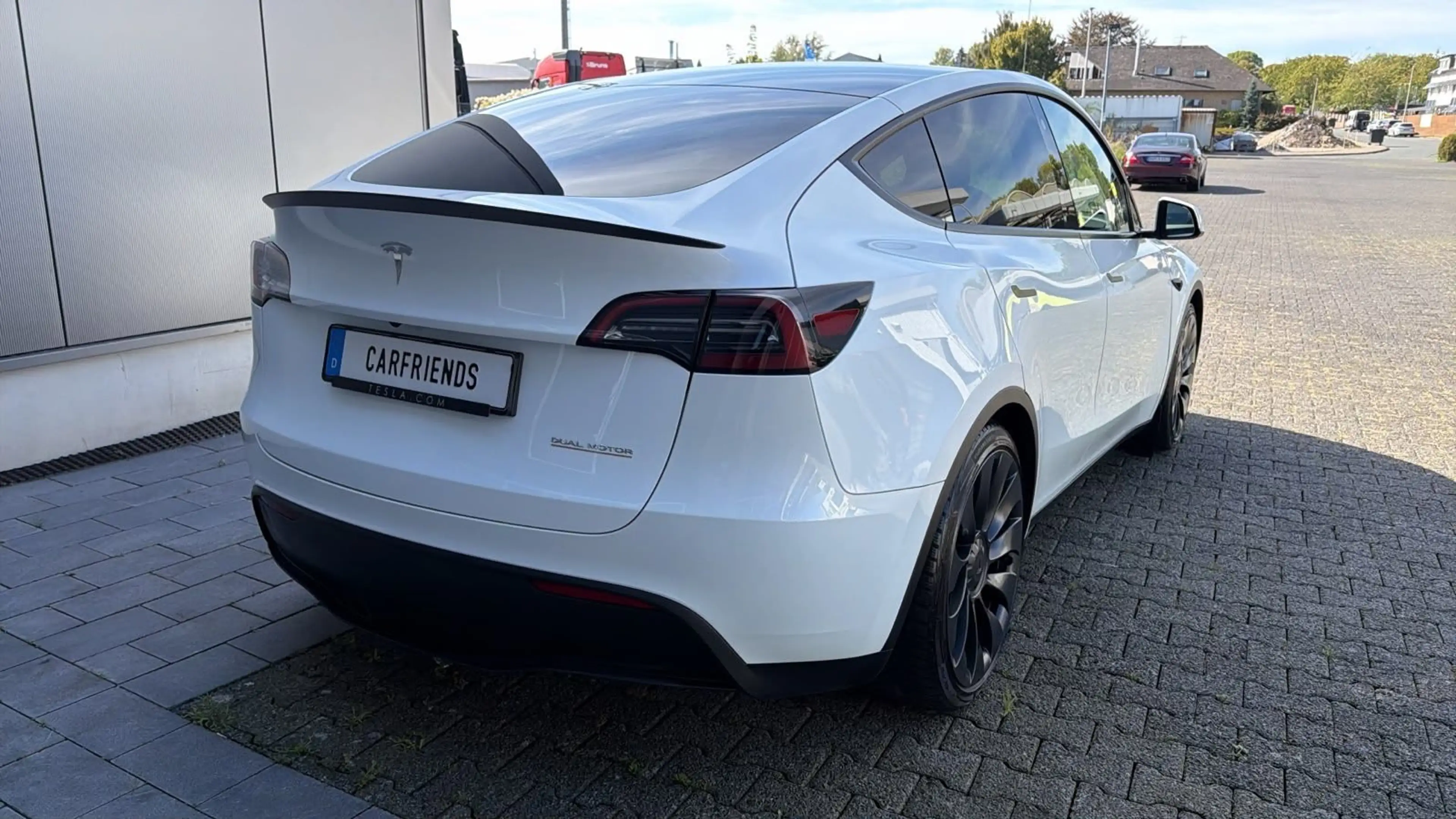 Tesla Model Y Performance Dual AWD — photo 7