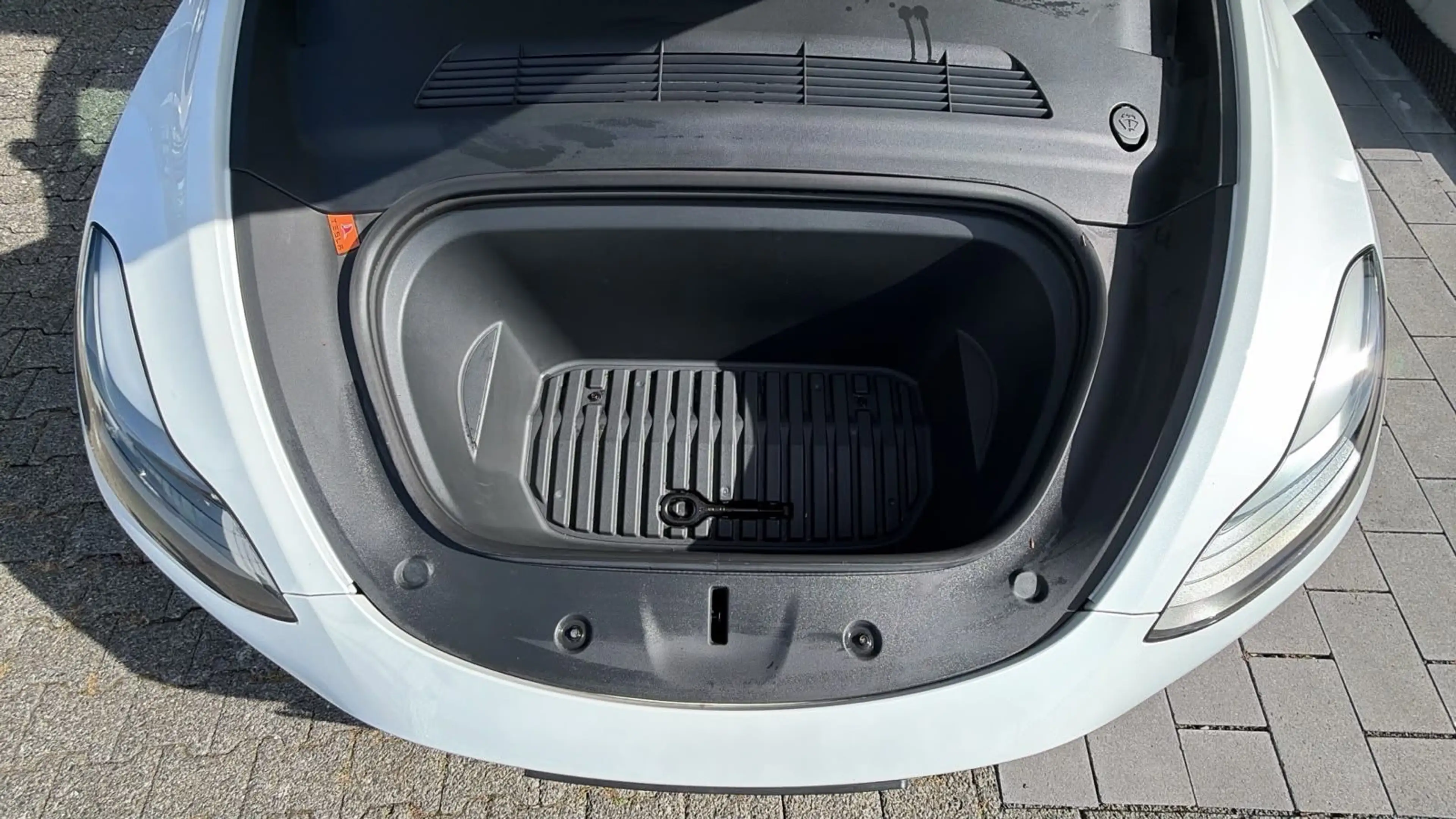 Tesla Model Y Performance Dual AWD — photo 12