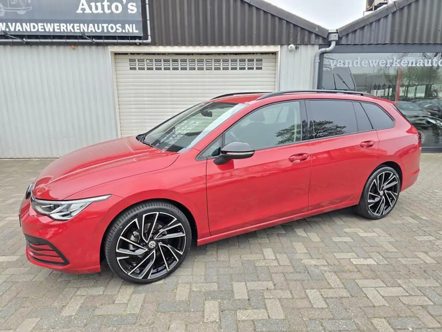 Volkswagen Golf Variant 1.0 eTSI Life Black Style AUTOMAAT Clima|Navi|Virt Rood - 2