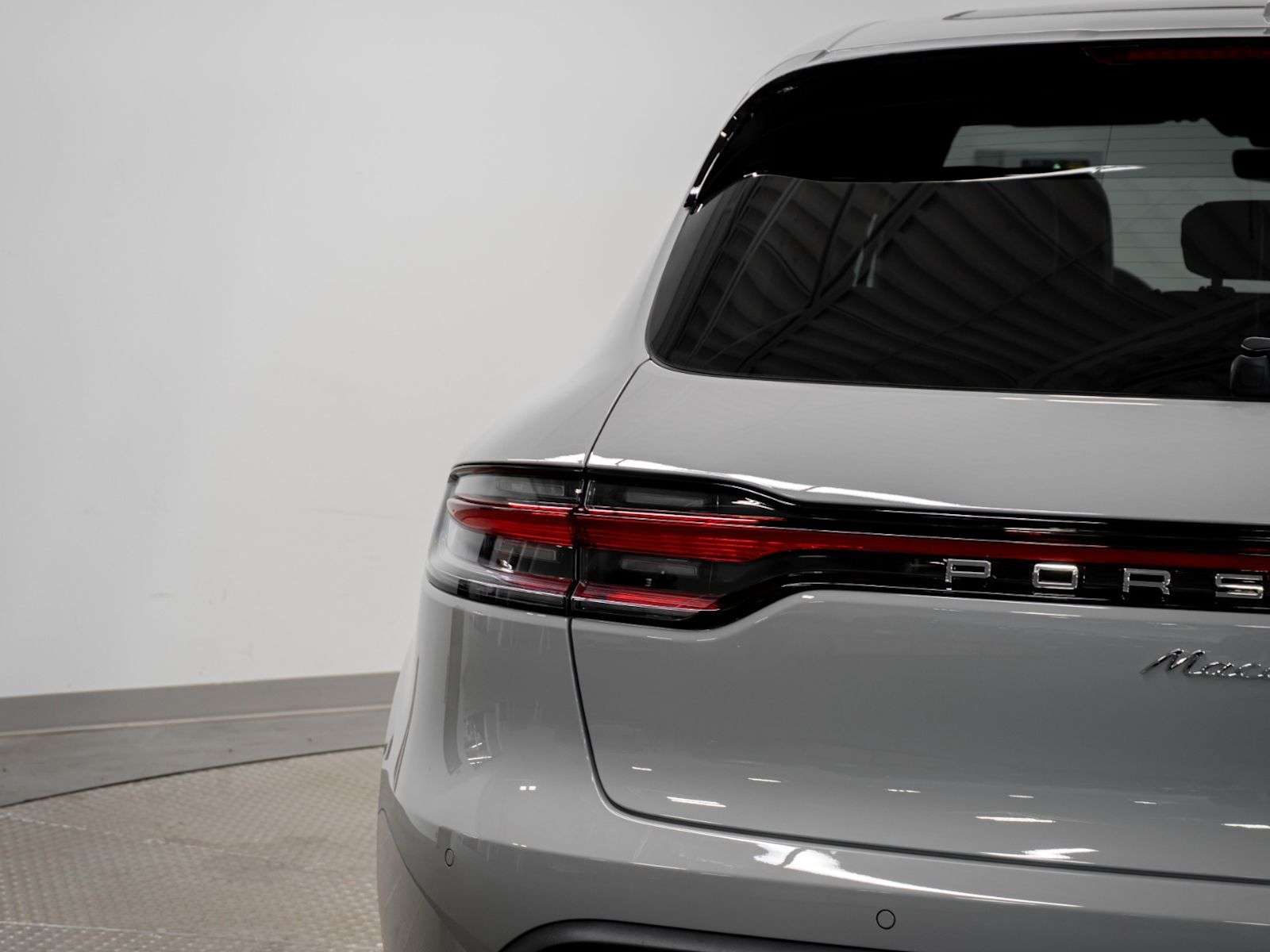2026 Porsche Macan thumb 13