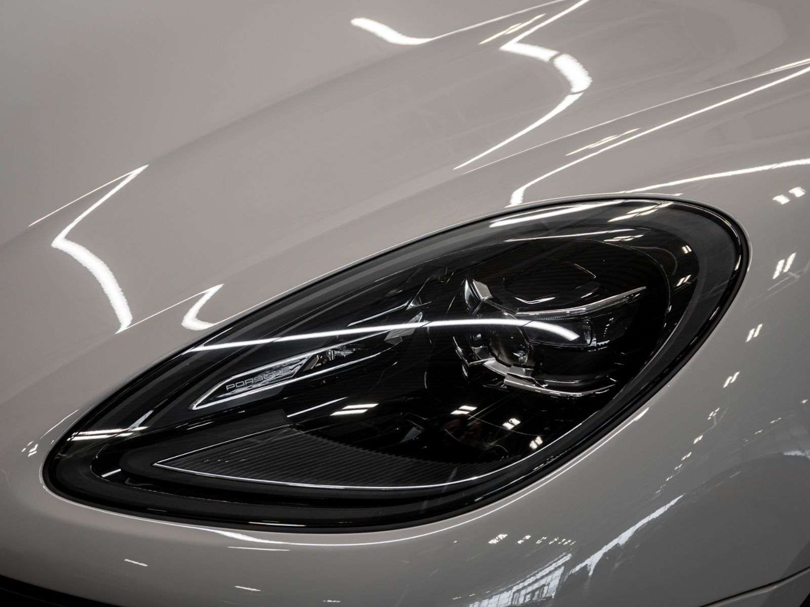 2026 Porsche Macan thumb 12