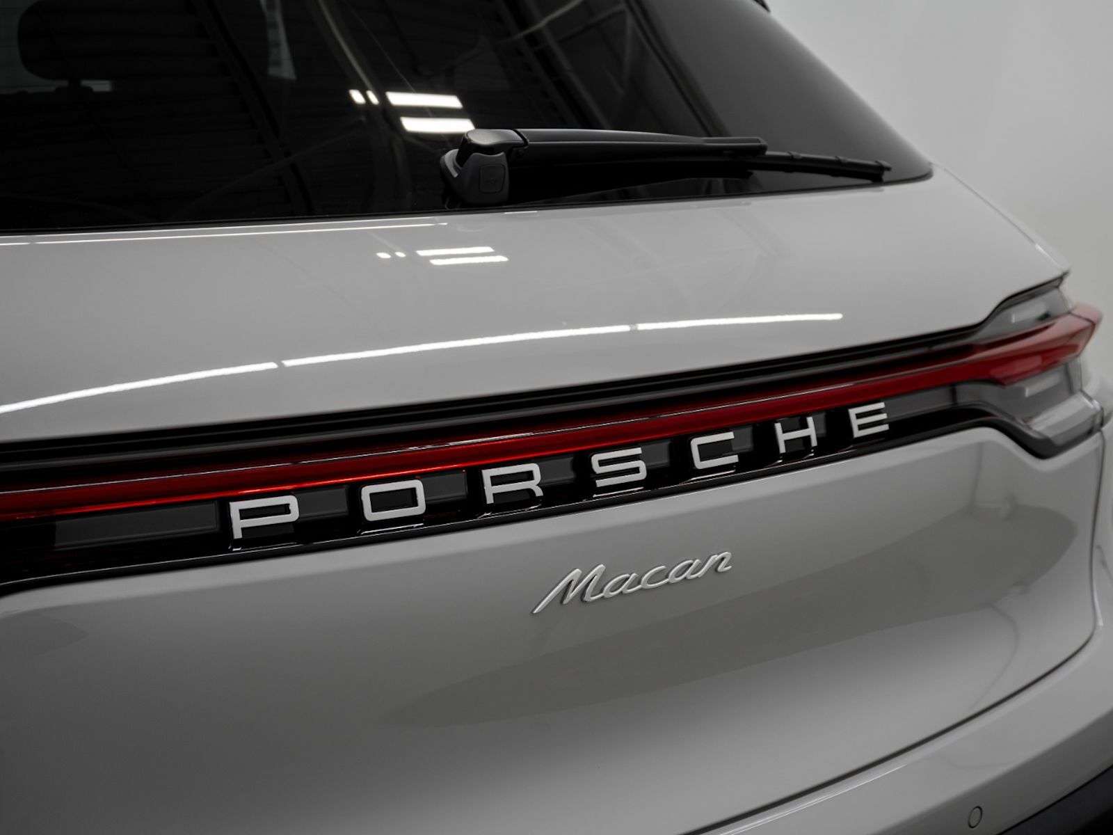 2026 Porsche Macan thumb 11