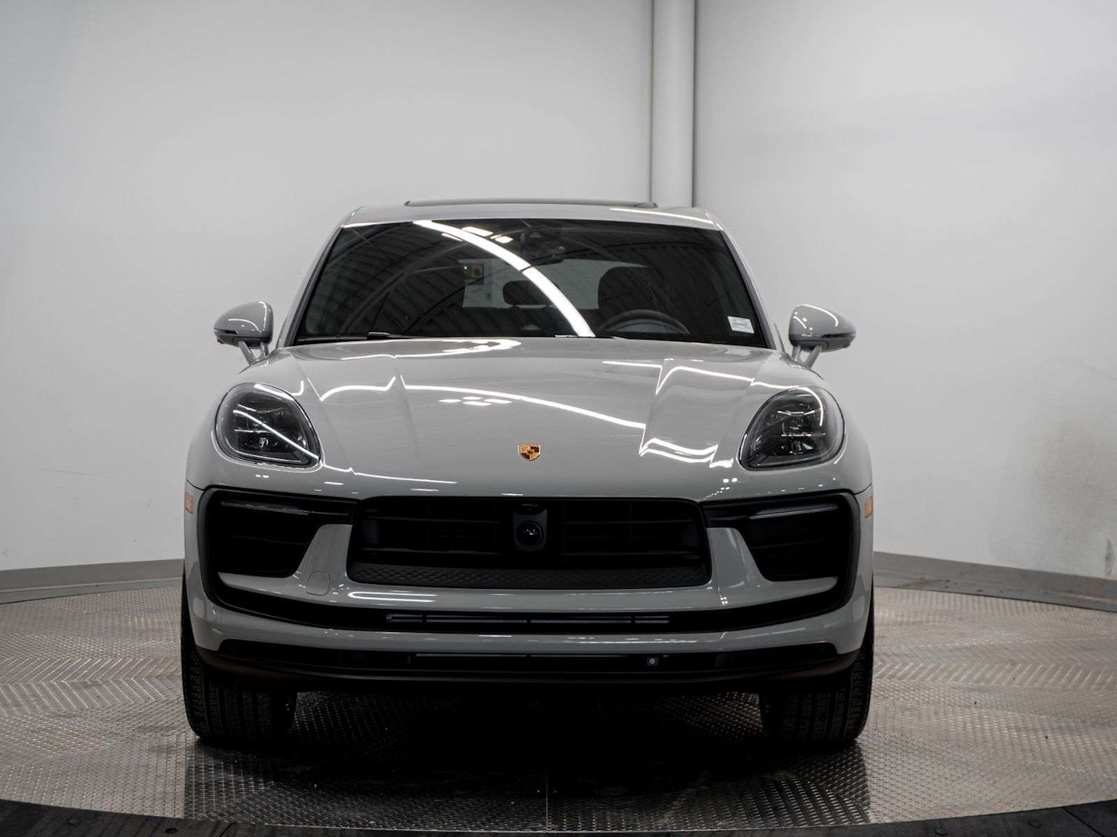 2026 Porsche Macan thumb 8