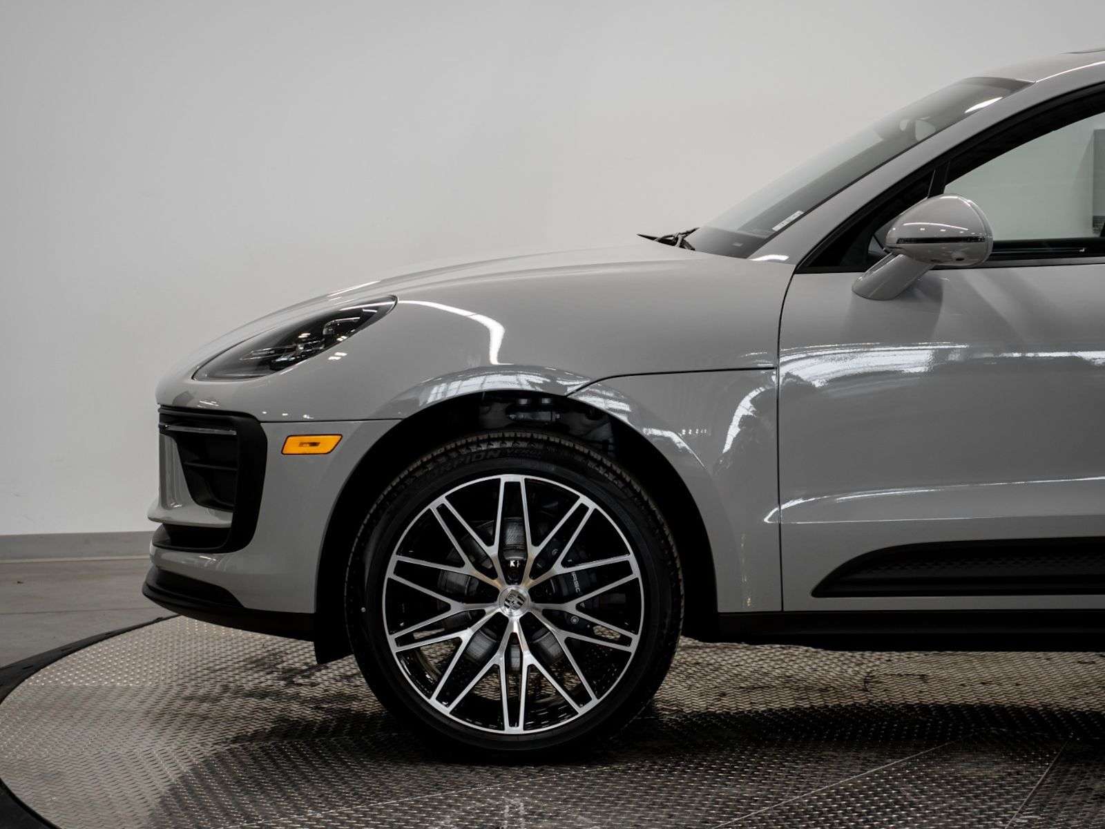 2026 Porsche Macan thumb 9