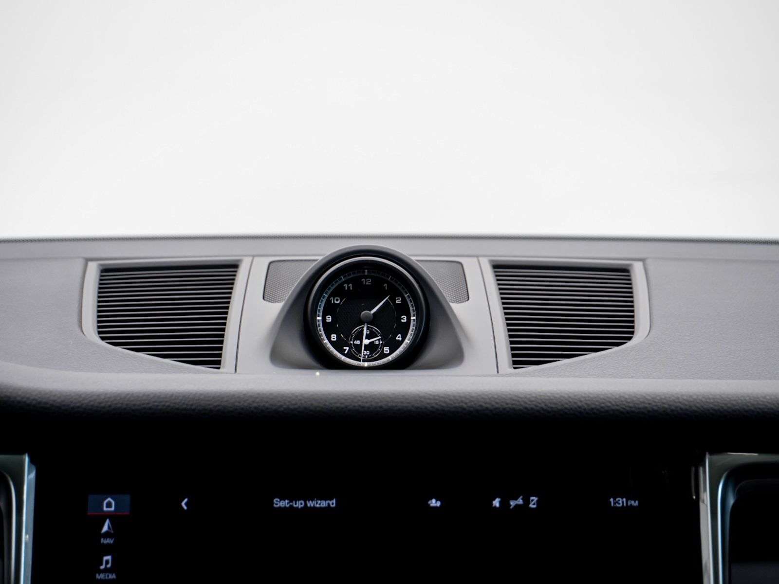 2026 Porsche Macan thumb 32
