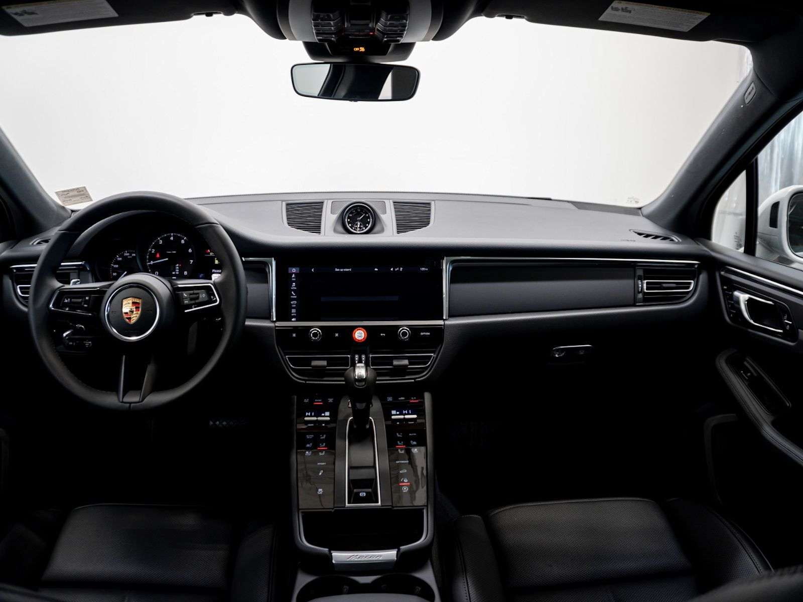 2026 Porsche Macan thumb 31