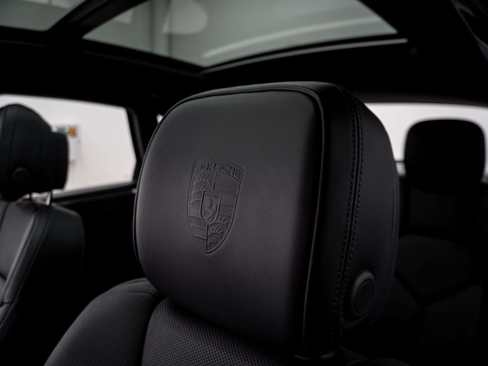 2026 Porsche Macan thumb 22