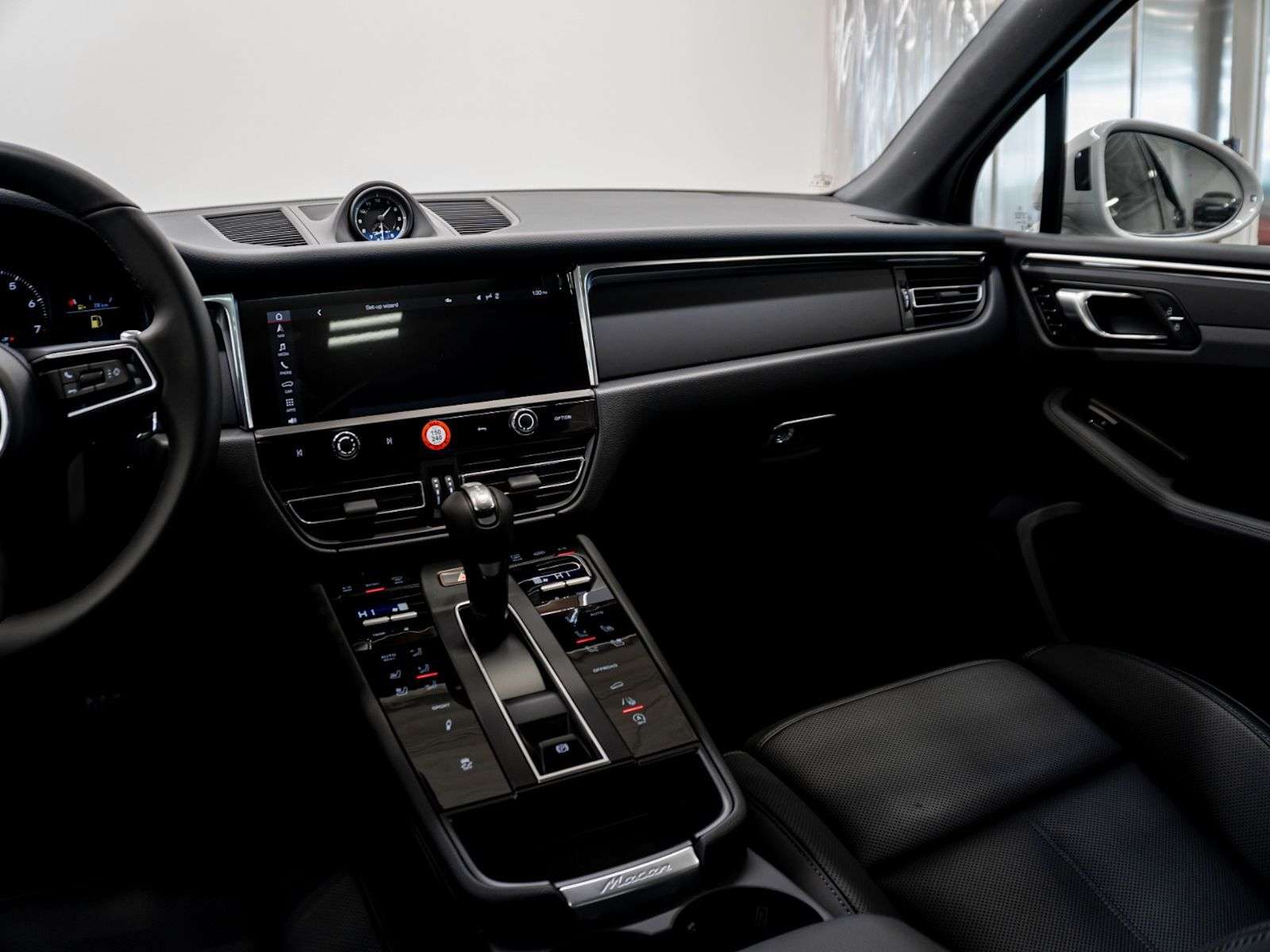 2026 Porsche Macan thumb 17