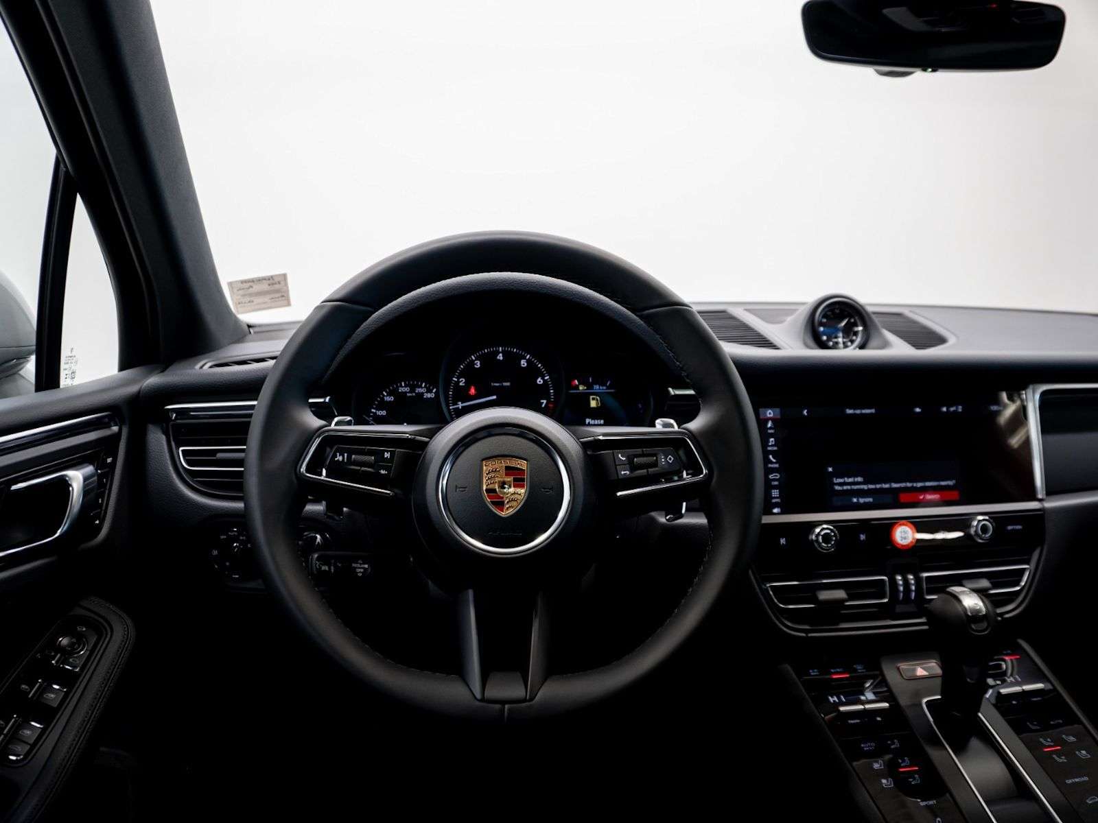 2026 Porsche Macan thumb 14