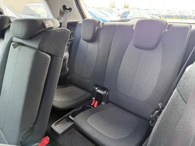 BMW 2 Series view 16