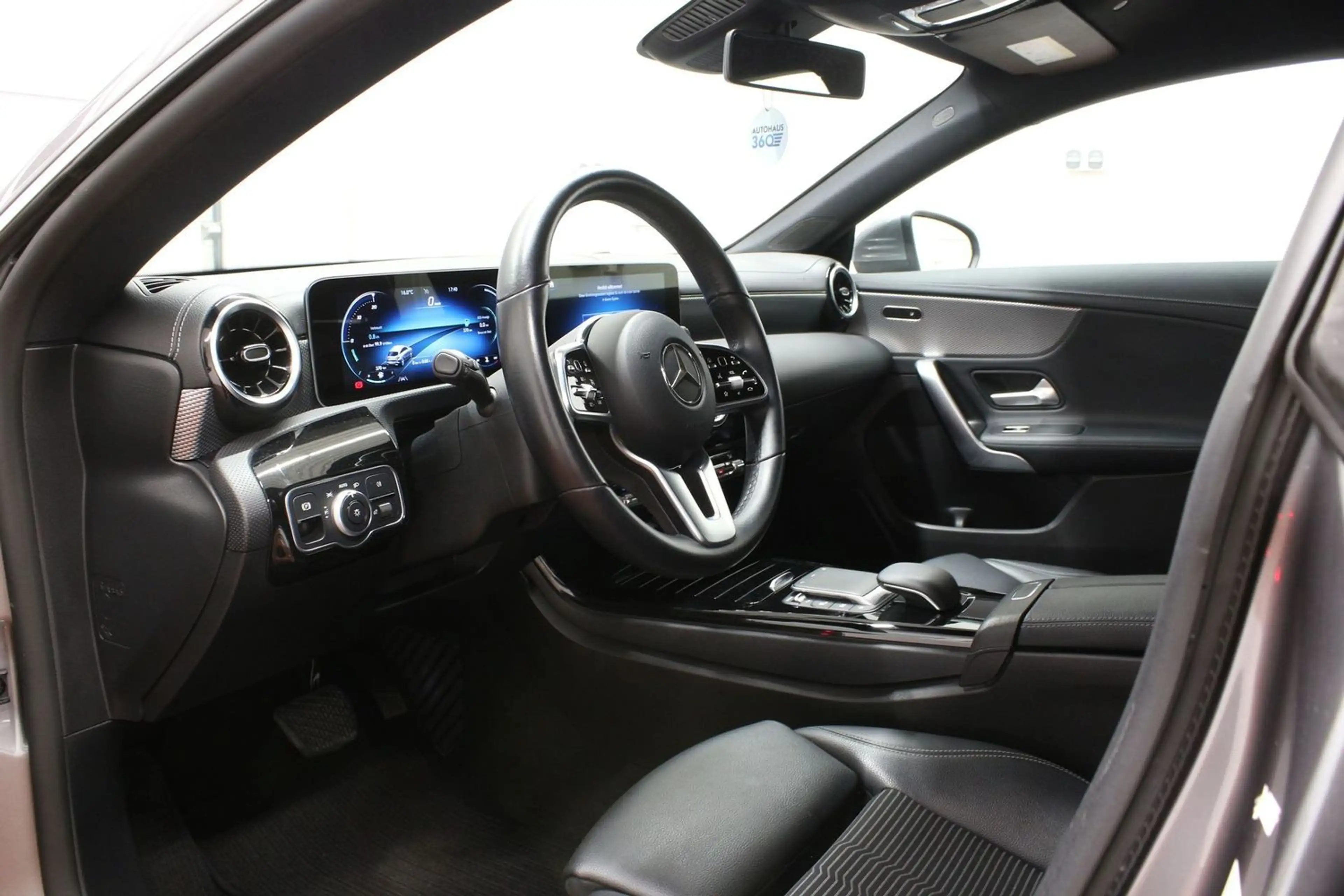 Mercedes-Benz CLA 200 LED Automatik — photo 9