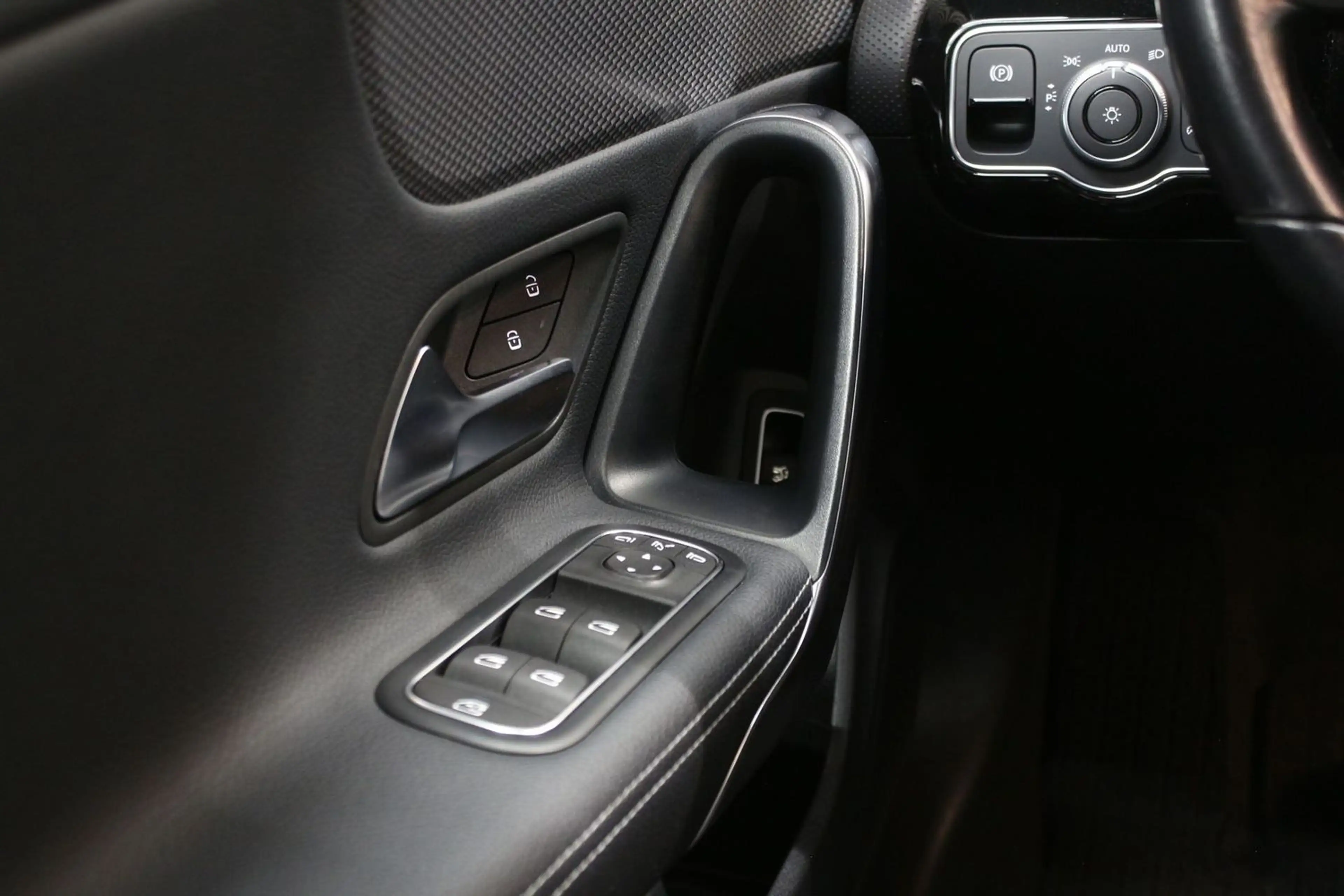 Mercedes-Benz CLA 200 LED Automatik — photo 12