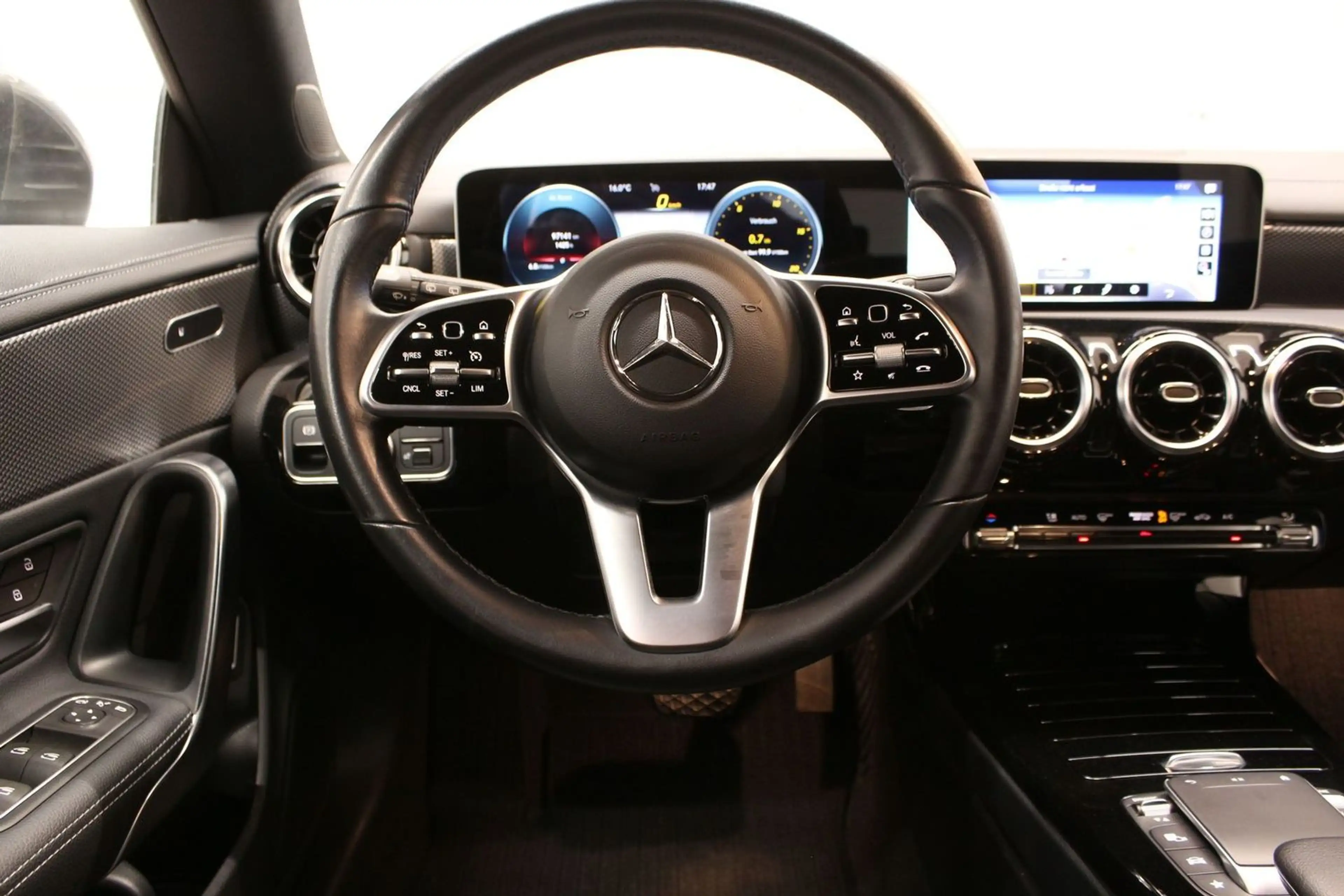 Mercedes-Benz CLA 200 LED Automatik — photo 15
