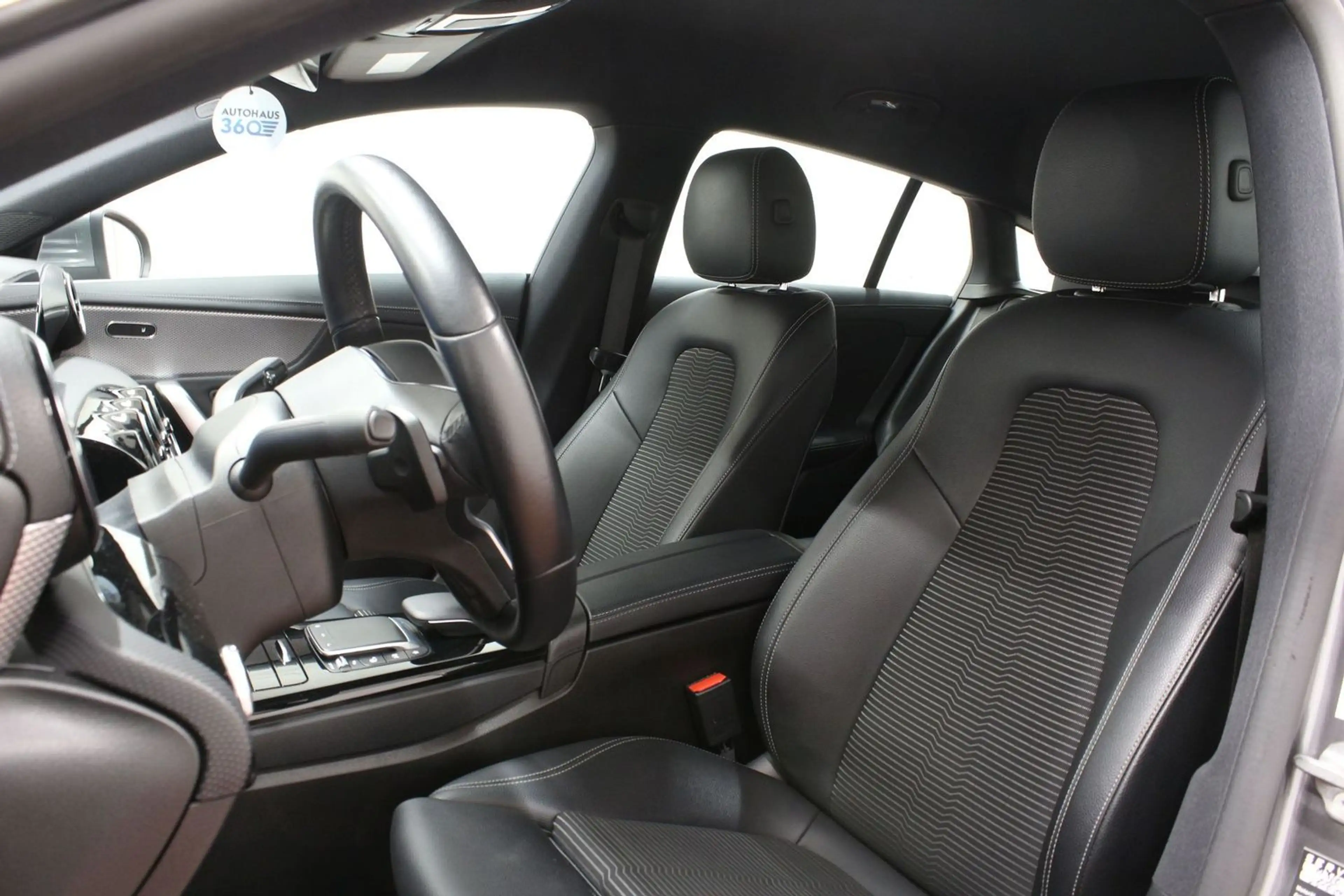 Mercedes-Benz CLA 200 LED Automatik — photo 11