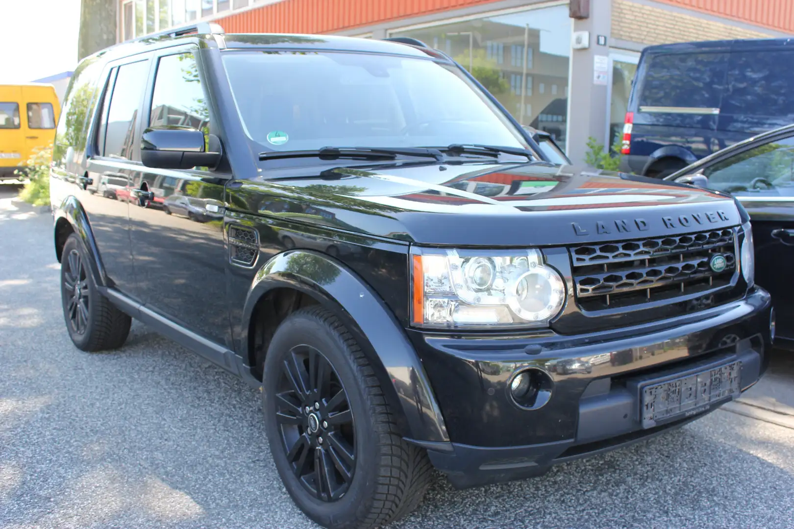 Land Rover Discovery 3.0 TD HSE,7 Sitzer,Pano,AHK, Noir - 2