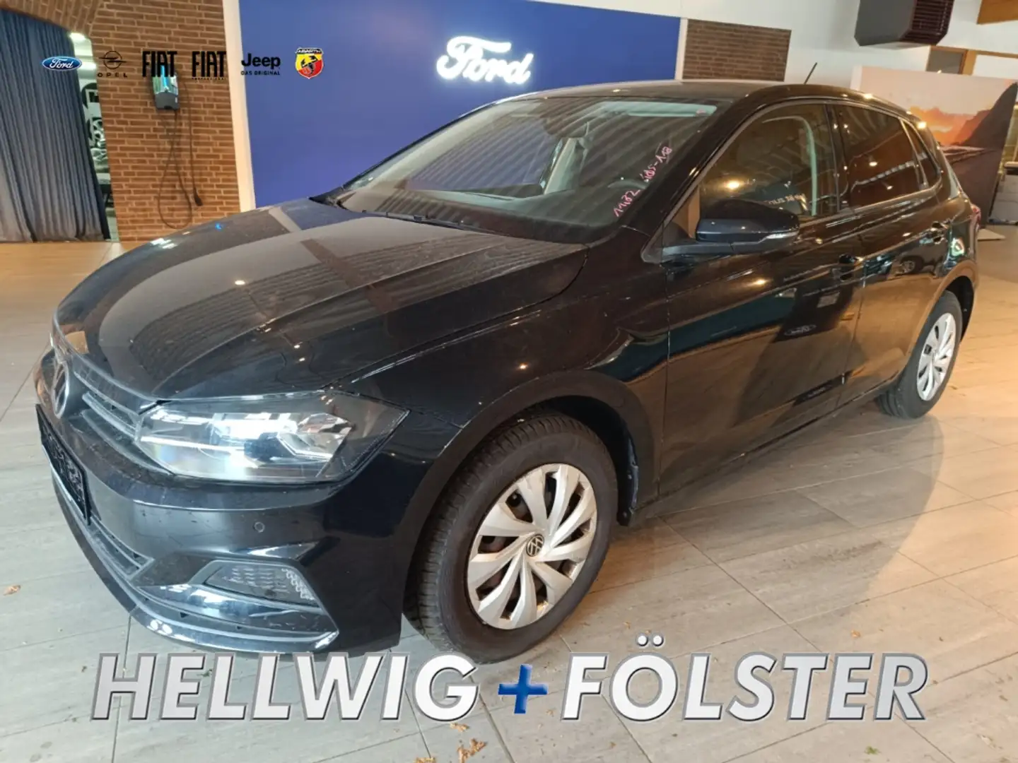 Volkswagen Polo COMFORTLINE NAVI / / GJR / Park Distance Control v Zwart - 1