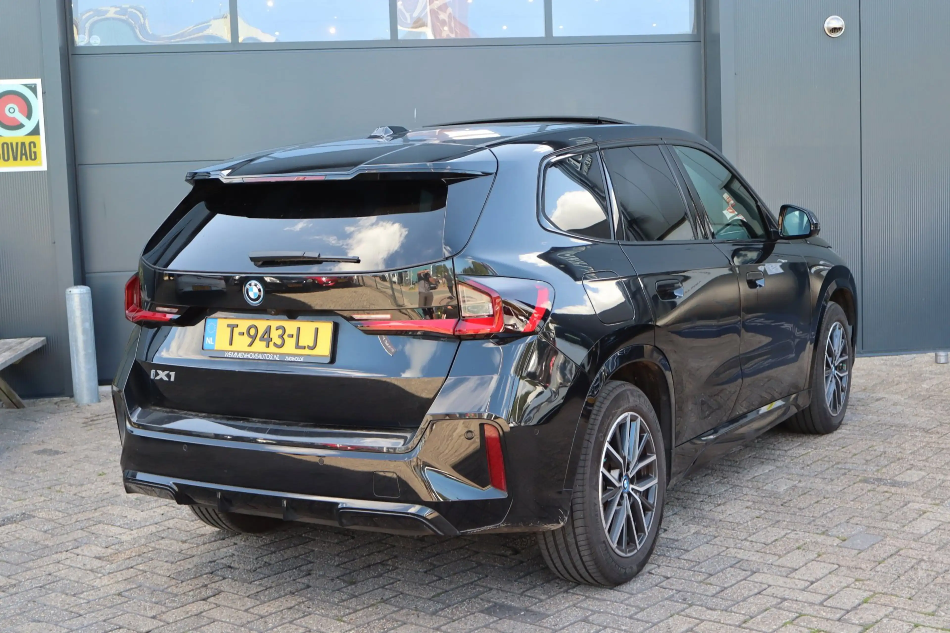 BMW iX1 XDrive30 Launch Edition 67 kWh — photo 11