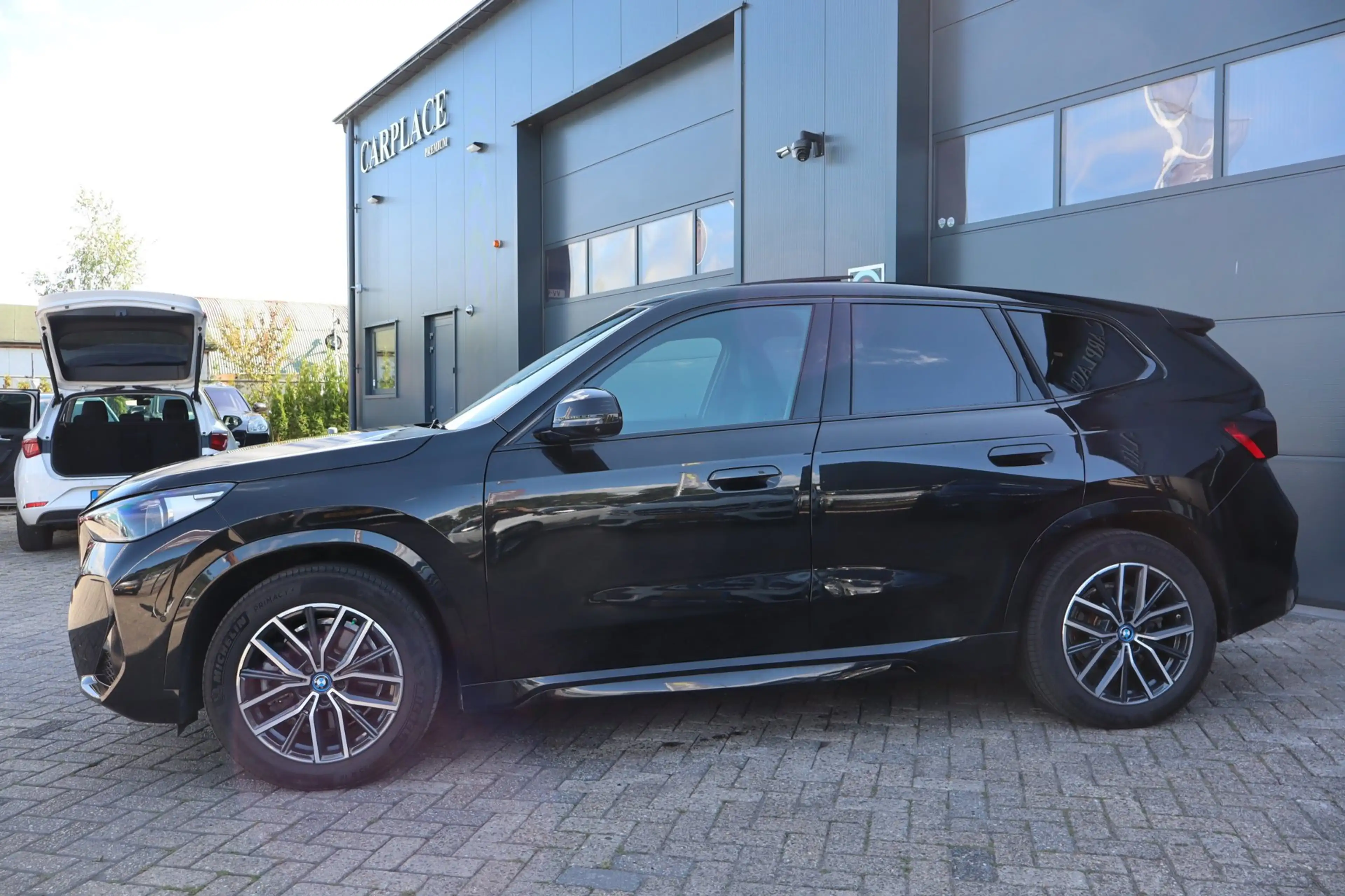 BMW iX1 XDrive30 Launch Edition 67 kWh — photo 8