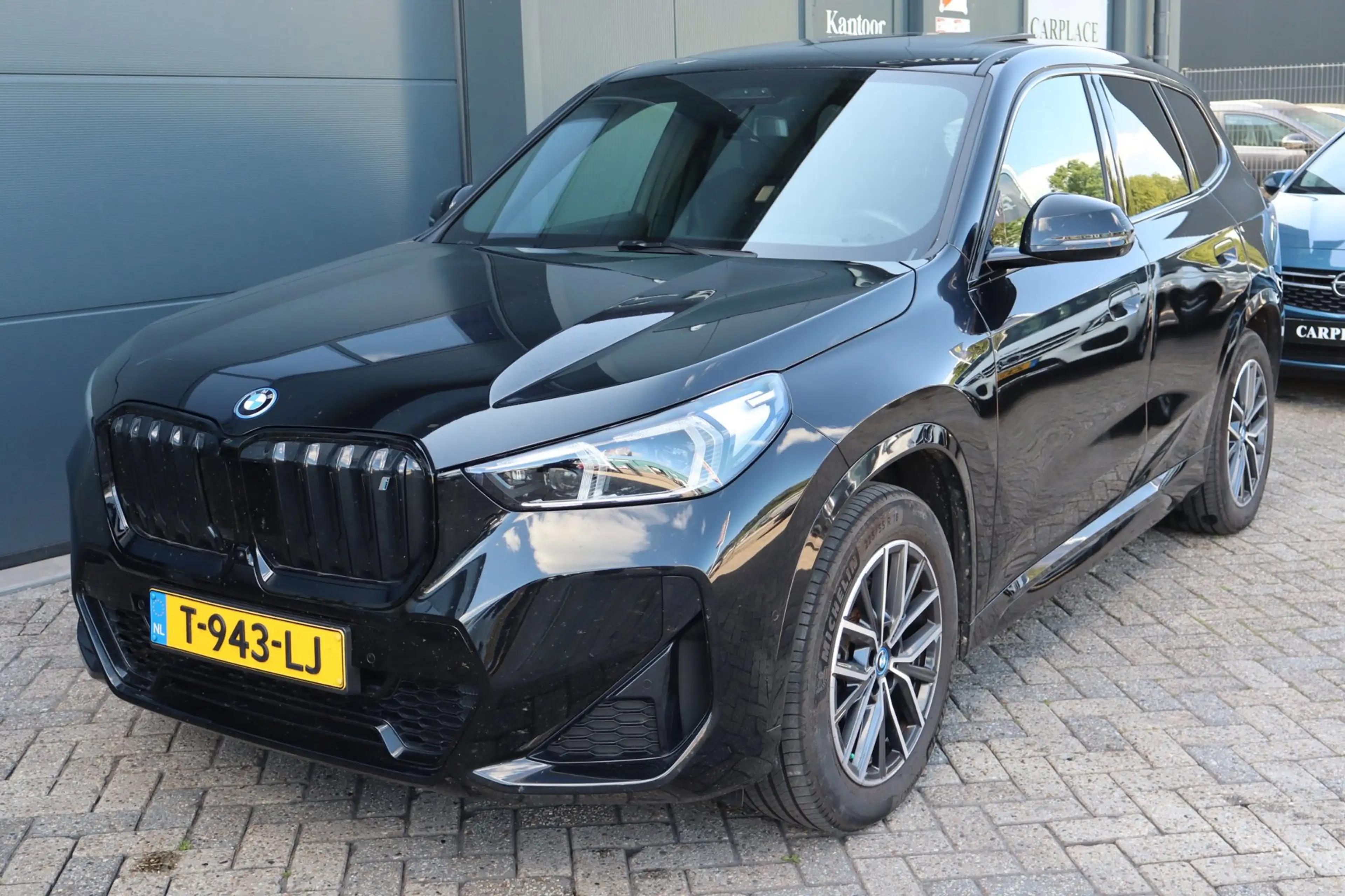 BMW iX1 XDrive30 Launch Edition 67 kWh — photo 6