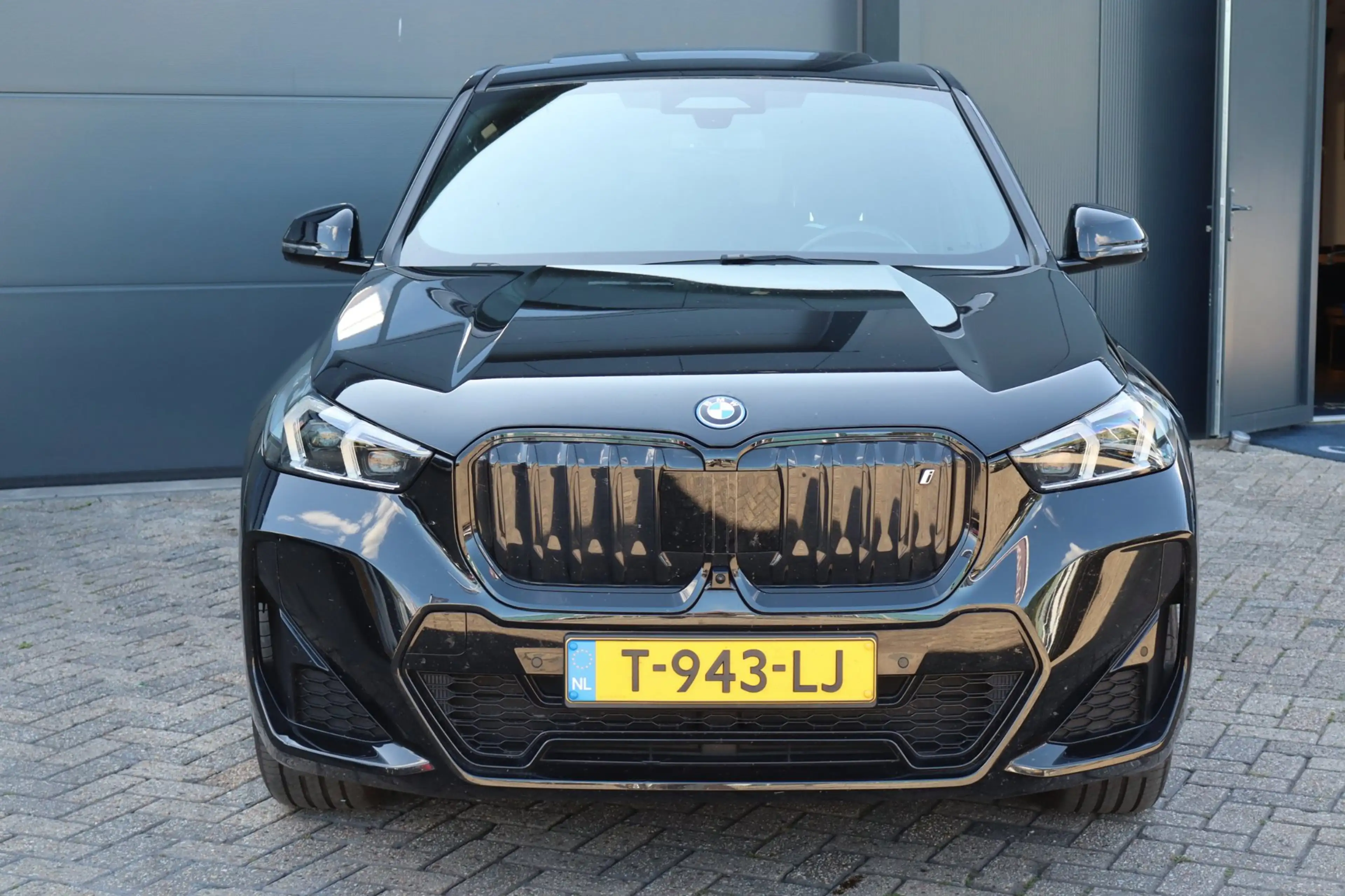 BMW iX1 XDrive30 Launch Edition 67 kWh — photo 9
