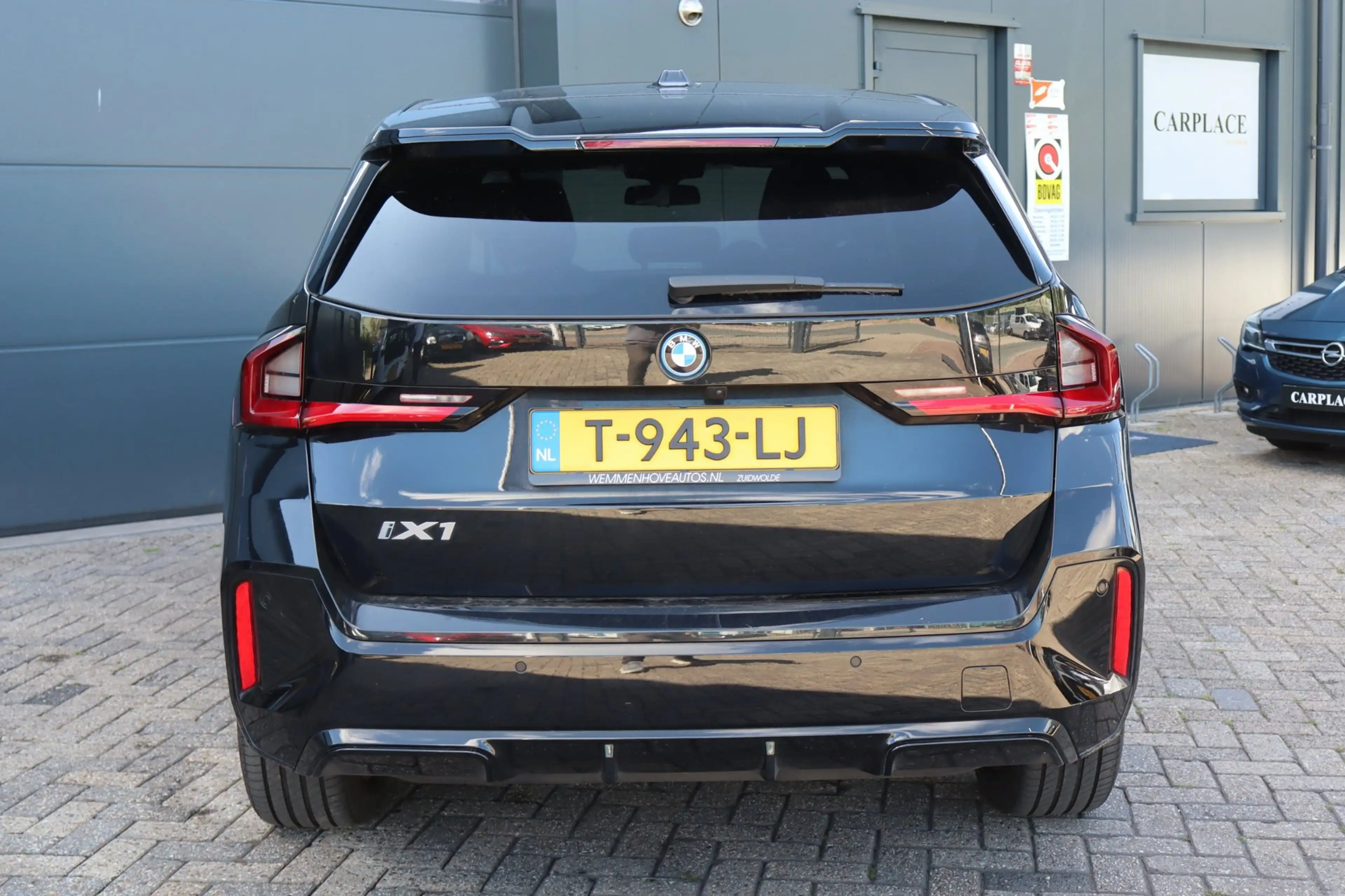 BMW iX1 XDrive30 Launch Edition 67 kWh — photo 3