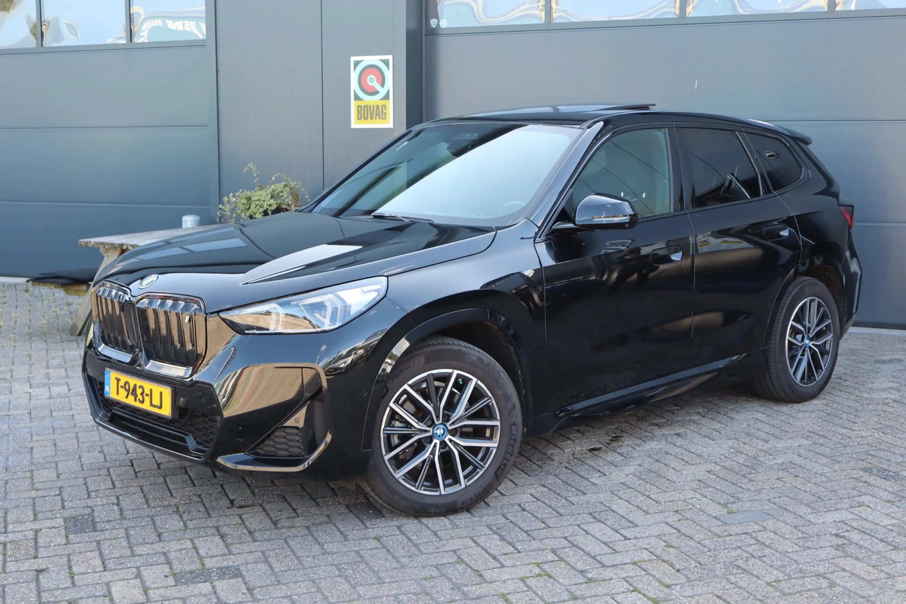 BMW iX1 XDrive30 Launch Edition 67 kWh — photo 4