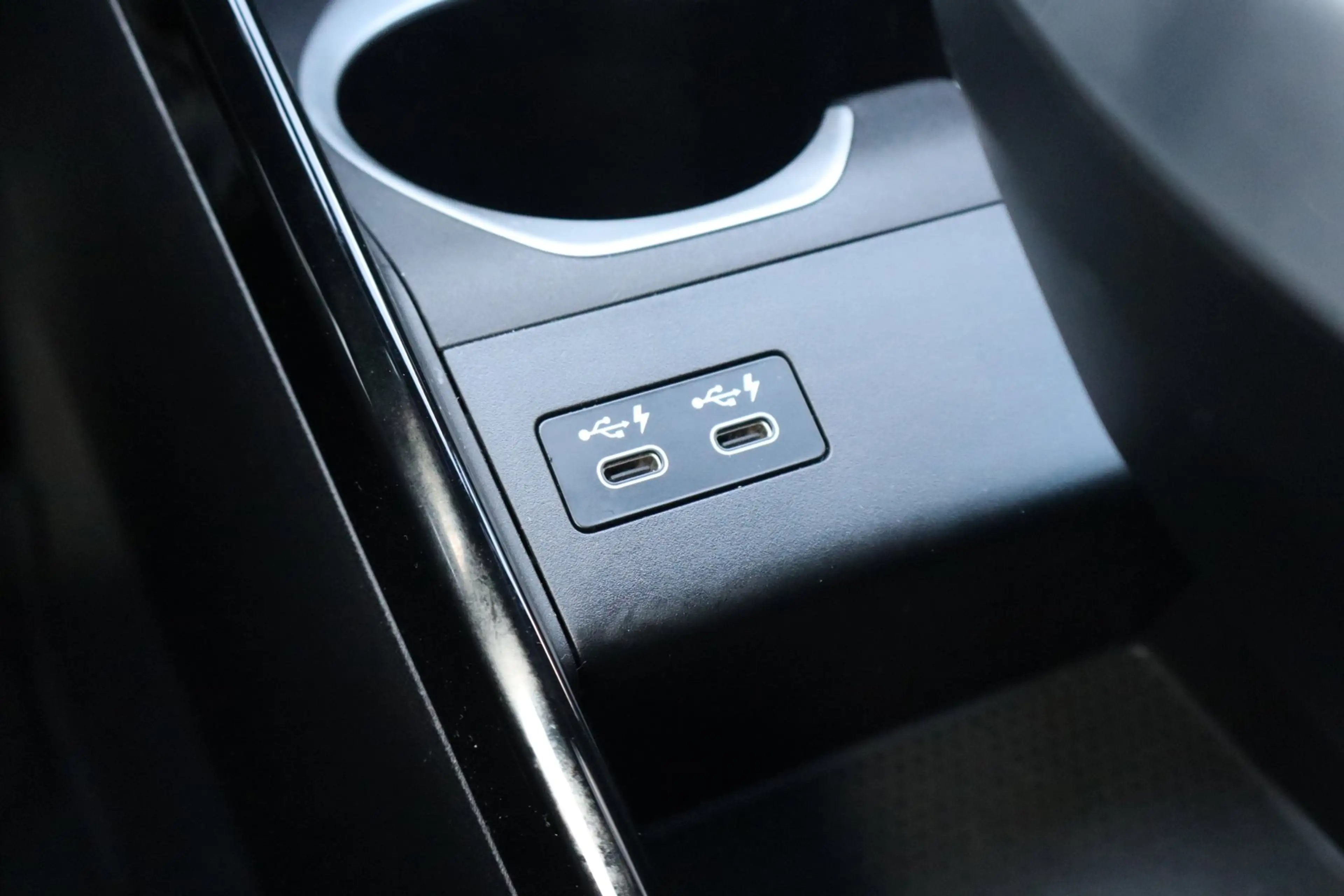 BMW iX1 XDrive30 Launch Edition 67 kWh — photo 15