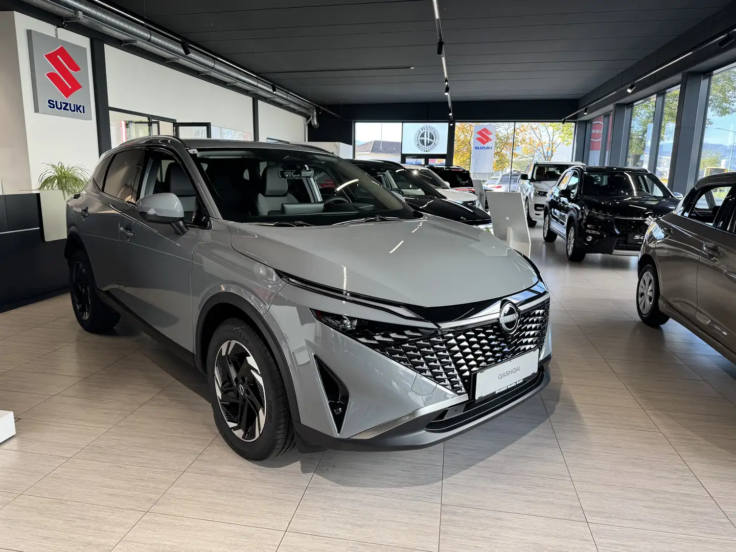 Nissan Qashqai 1,3 DIG-T MHEV N-Connecta+ Xtronic Gris - 2