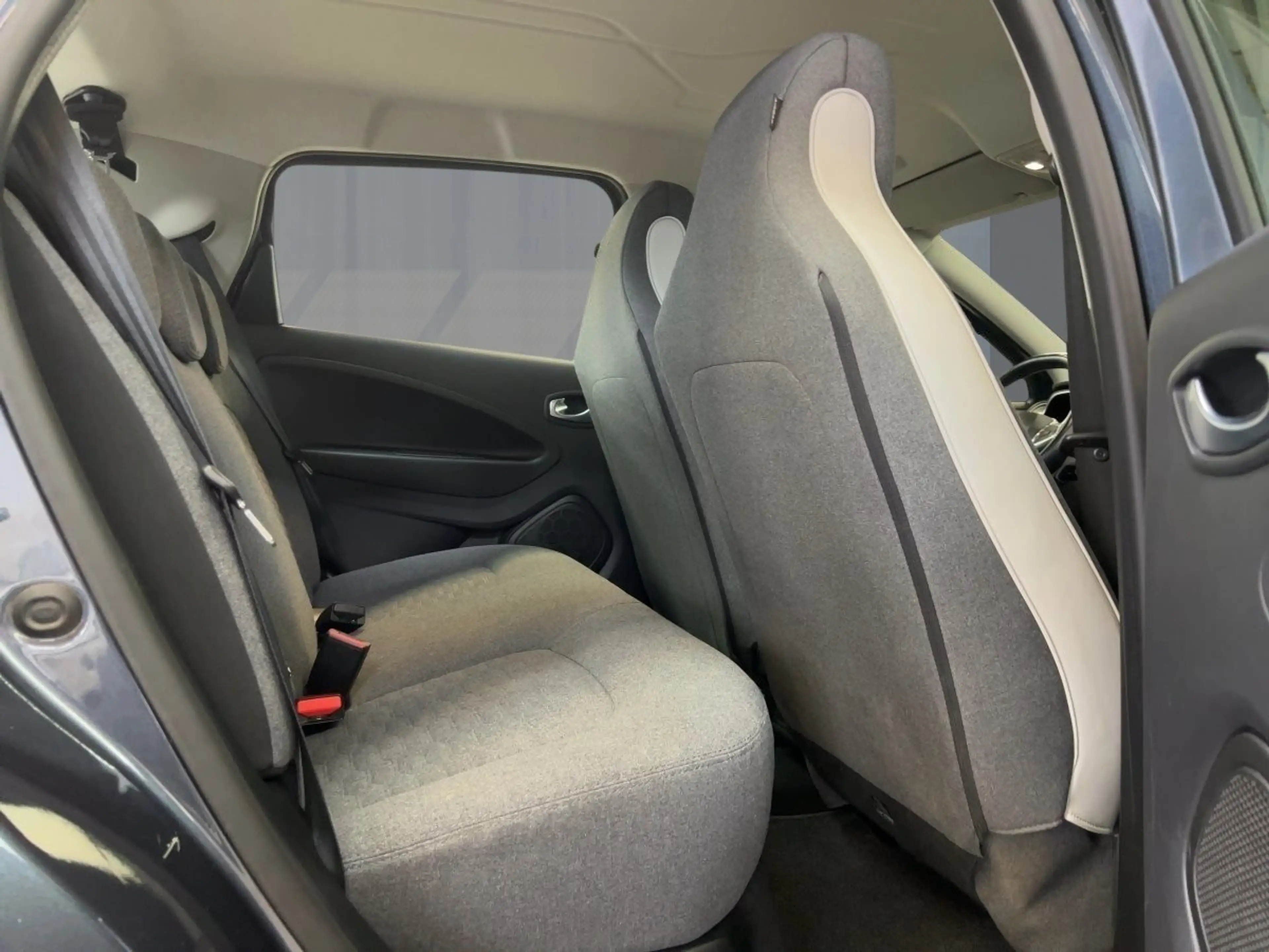 Renault ZOE R135 Z.E. 50 Experience CCS — photo 9