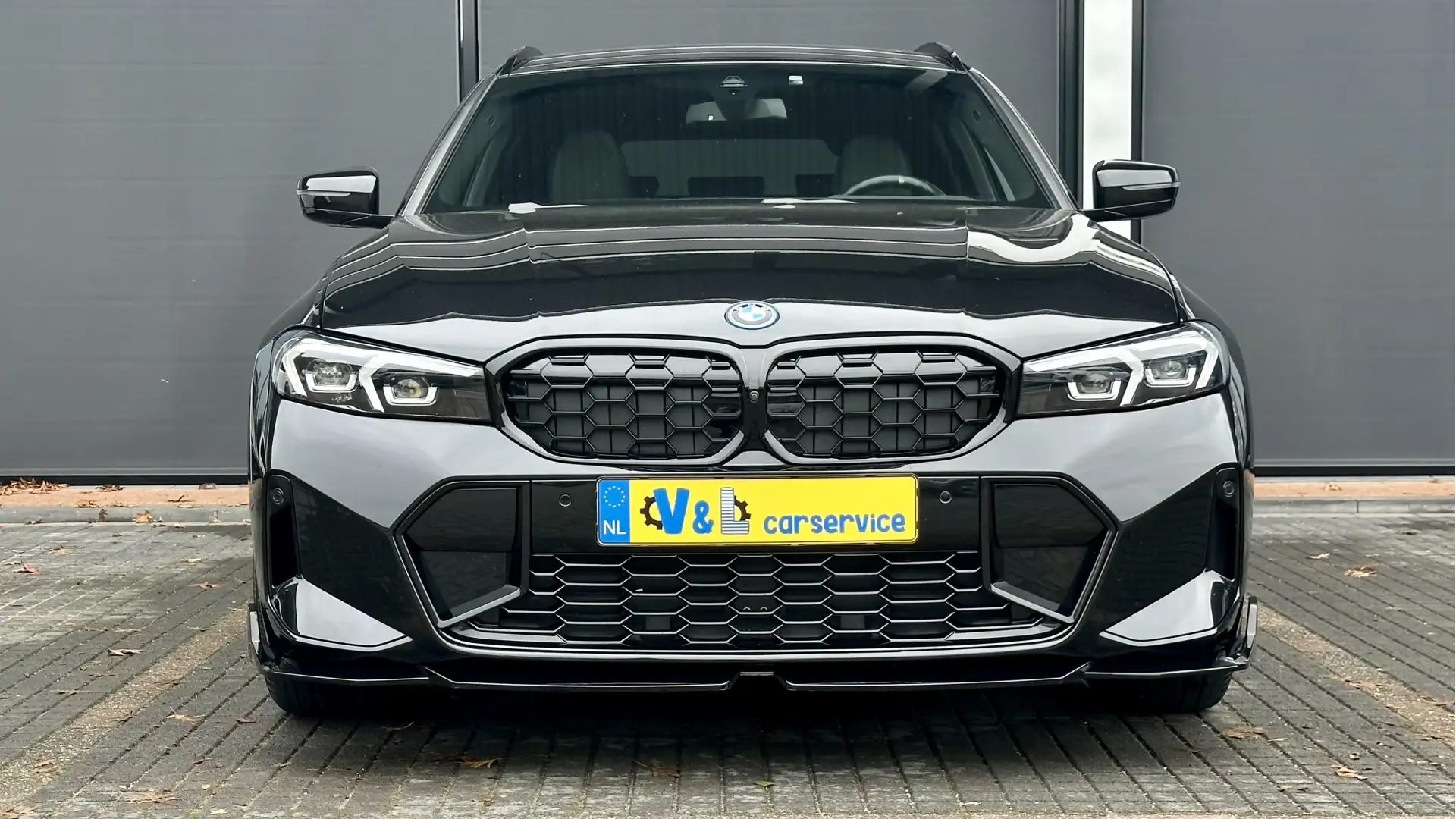 BMW 320 3-serie Competition M Touring 320e / Pano / ACC / Zwart - 2