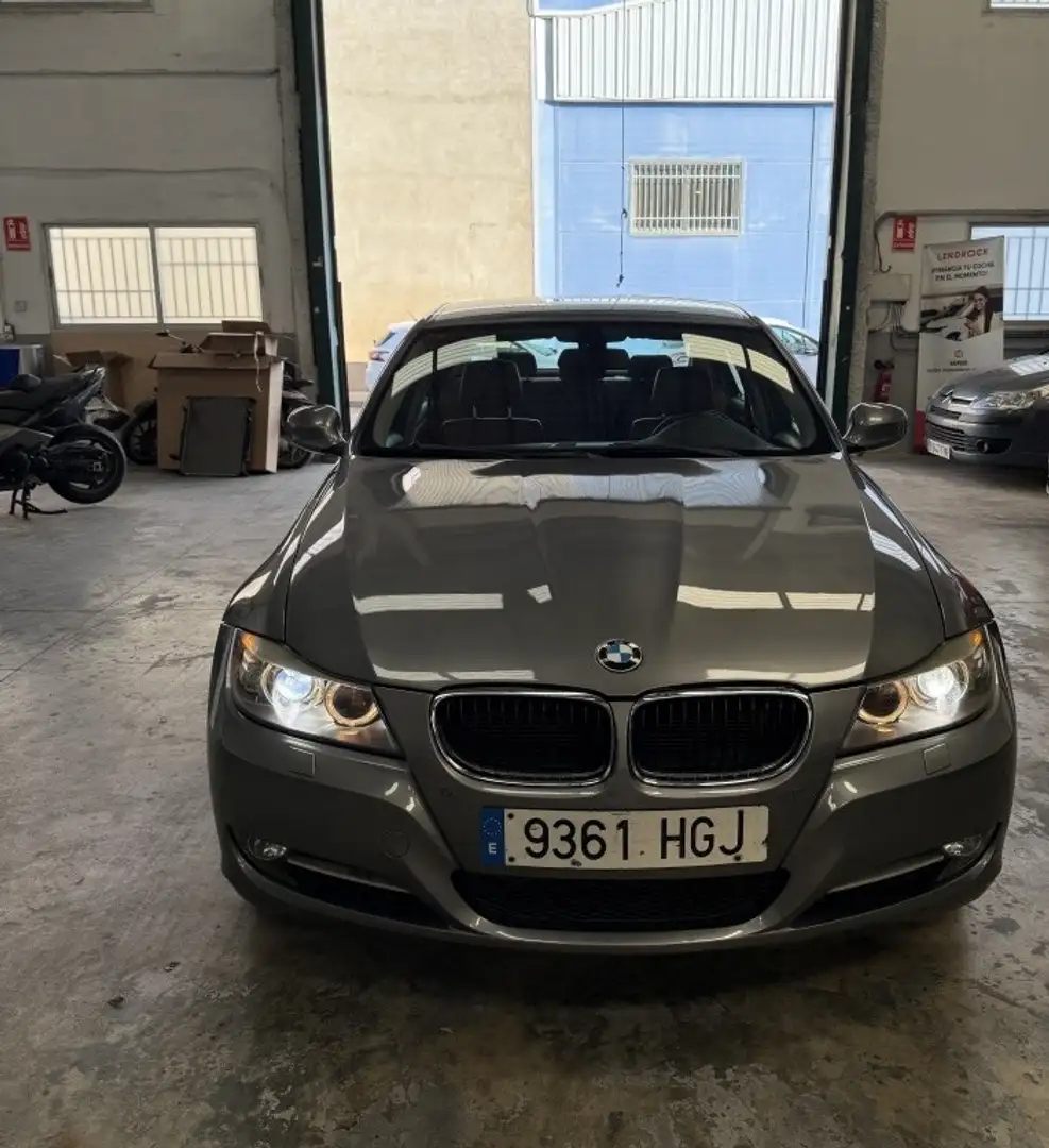 BMW 318 318d Gris - 2