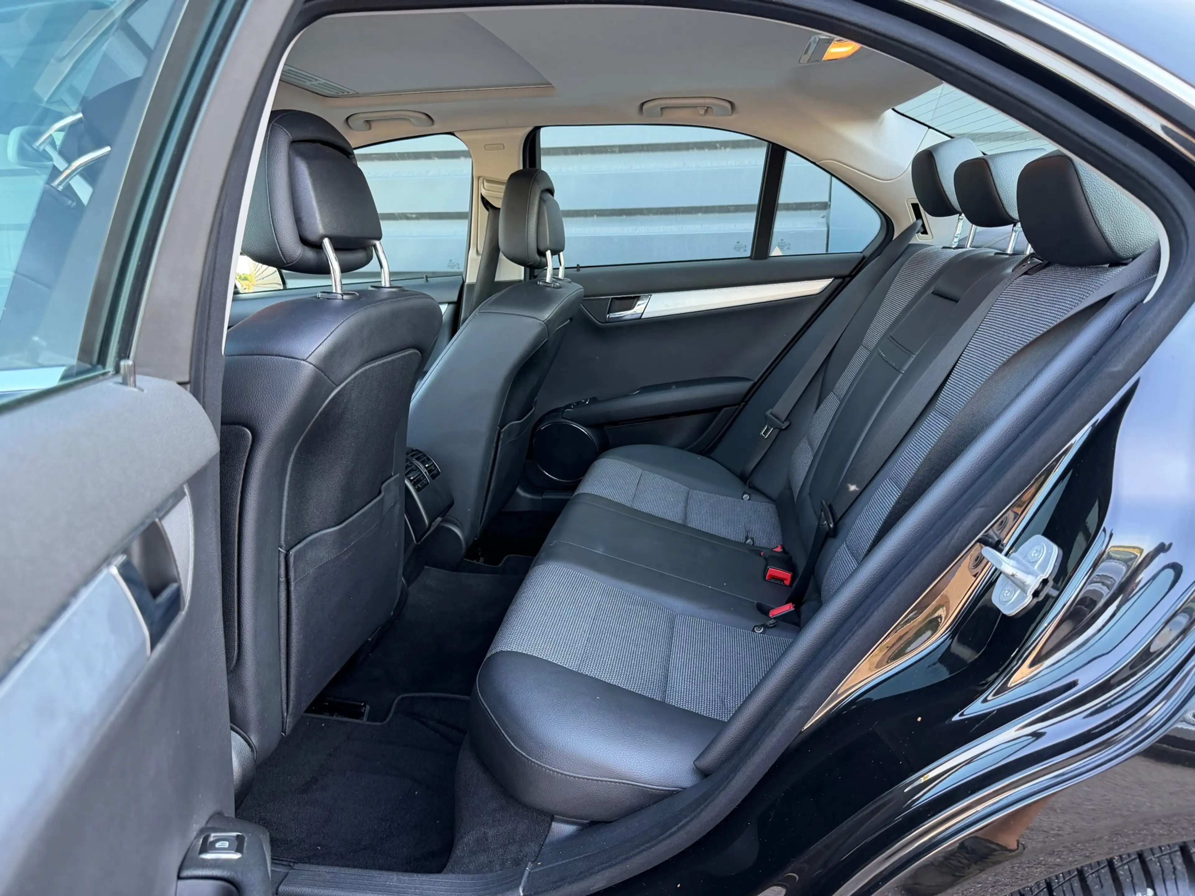 Mercedes-Benz C 250 CGI BlueEFFICIENCY Xeno Schuifdak Trekhaak — photo 13