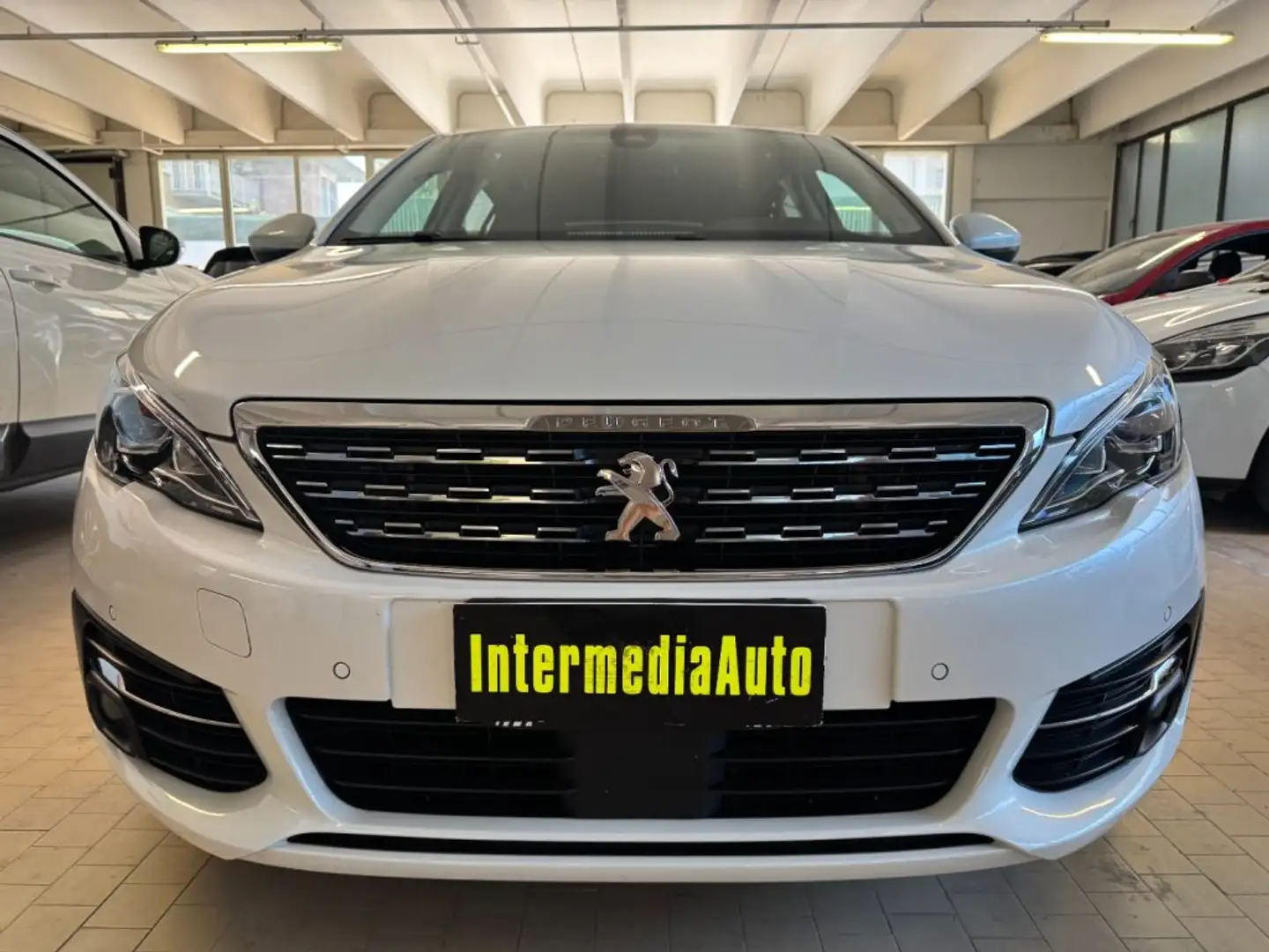 Peugeot 308 BlueHDi 130 S&S Allure Unico Prop. Blanc - 2