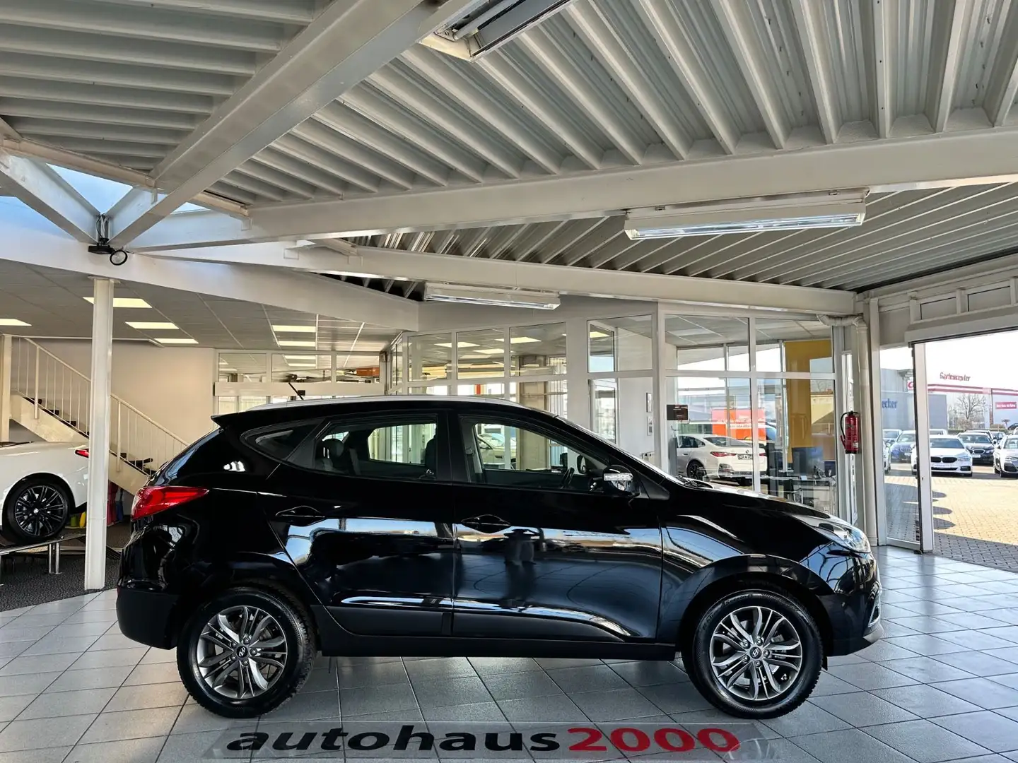 Hyundai TUCSON ix35 FIFA World Cup Edition 2WD BT/PDC Schwarz - 2