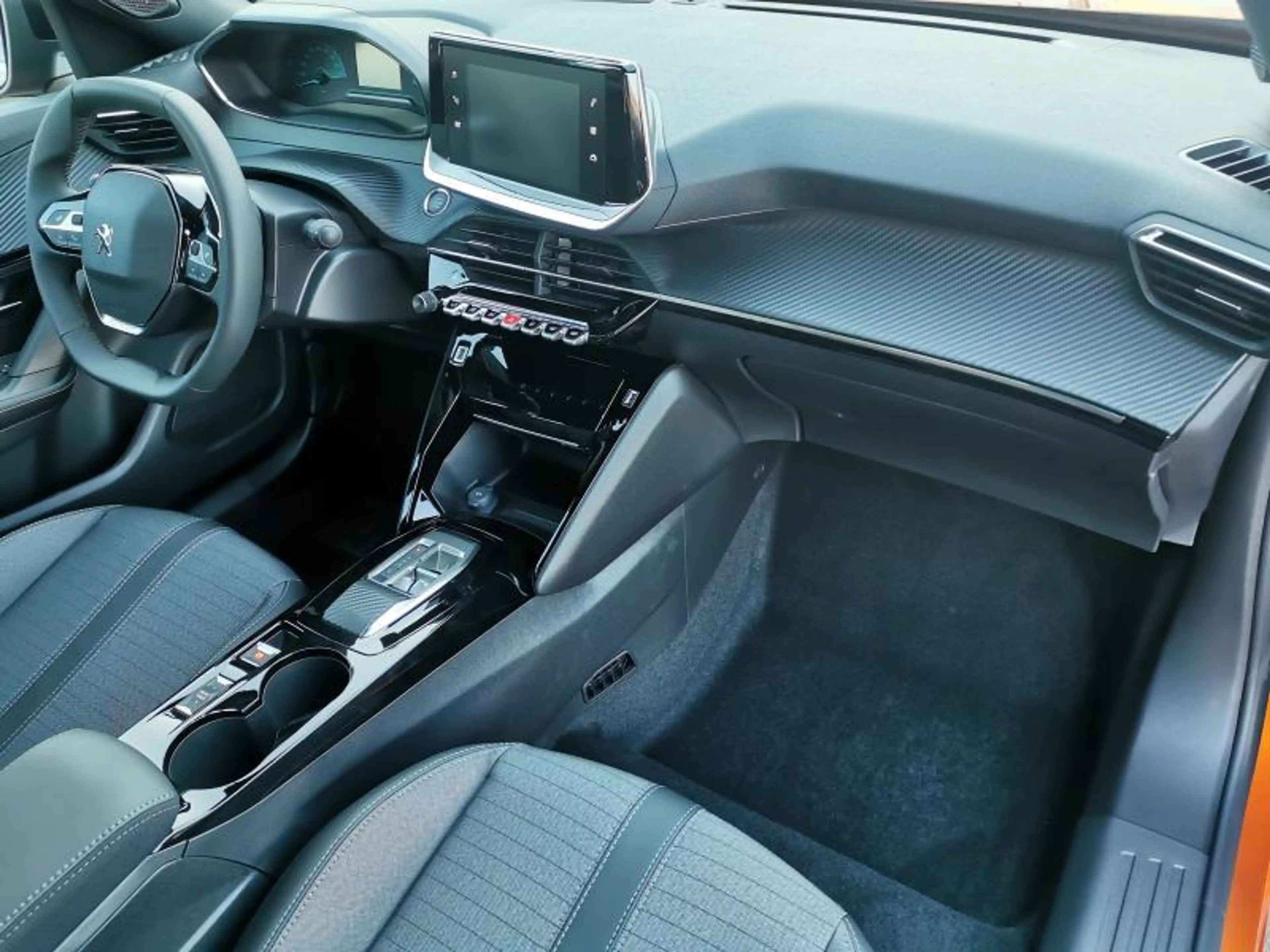 Peugeot e-2008 Allure — photo 2