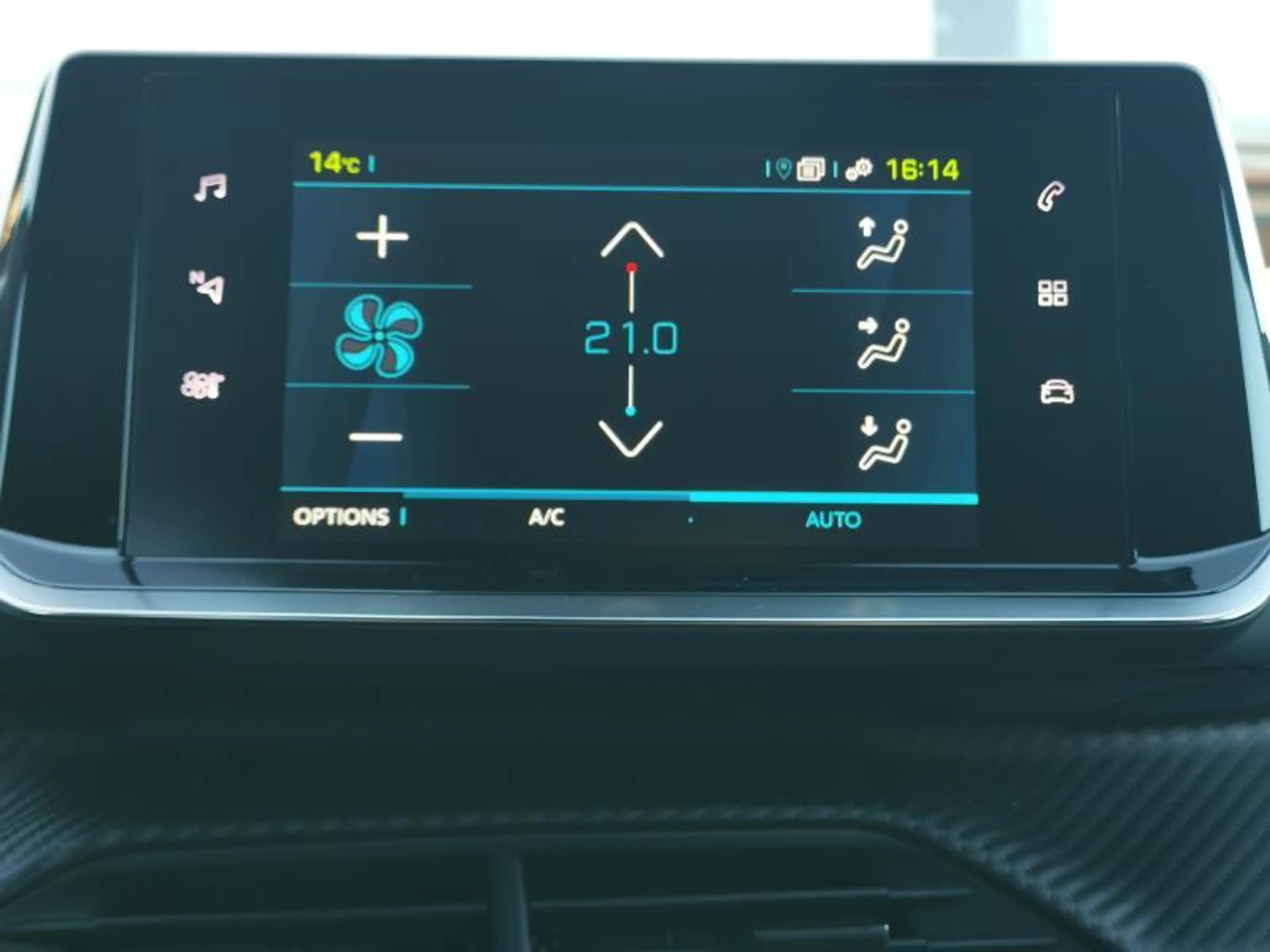Peugeot e-2008 Allure — photo 15