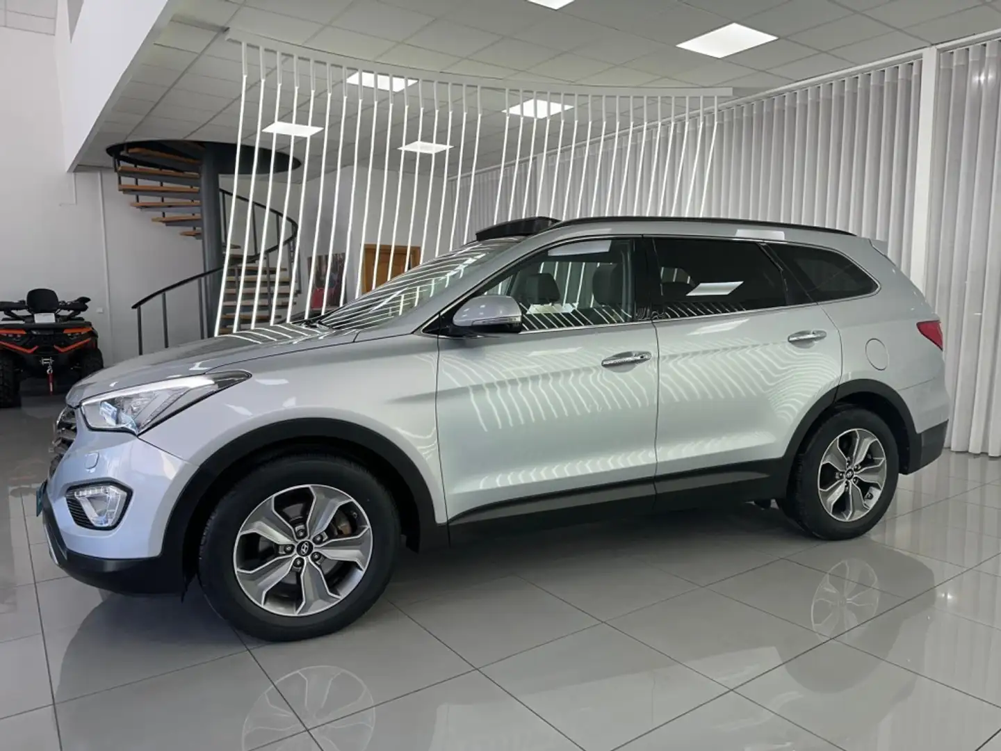 Hyundai SANTA FE Grand 2.2CRDi Tecno 4x4 Aut. Gris - 2