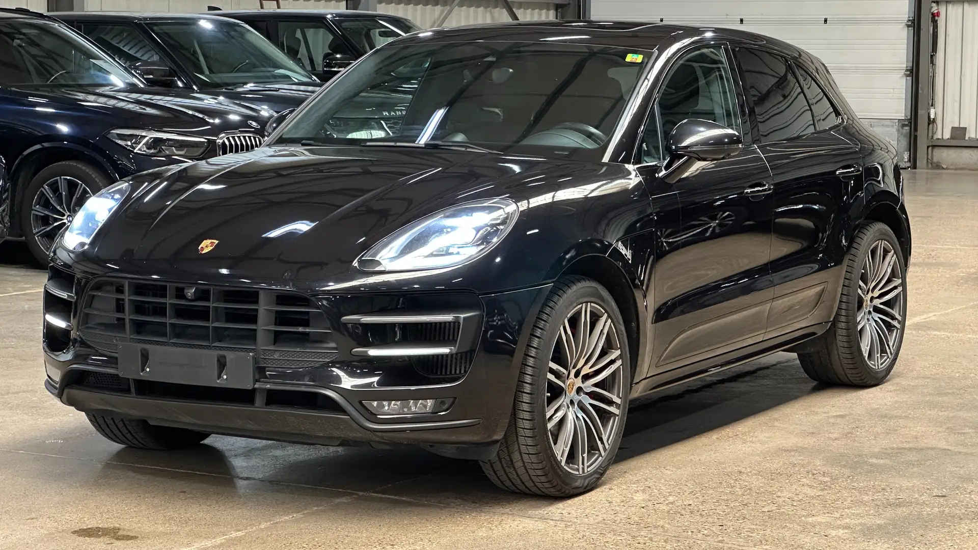 Porsche Macan Macan Turbo PDK mit Performance Paket Black - 1
