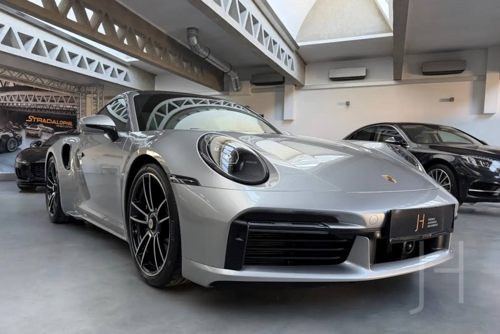 Porsche 992 911 turbo Coupe Silber - 2