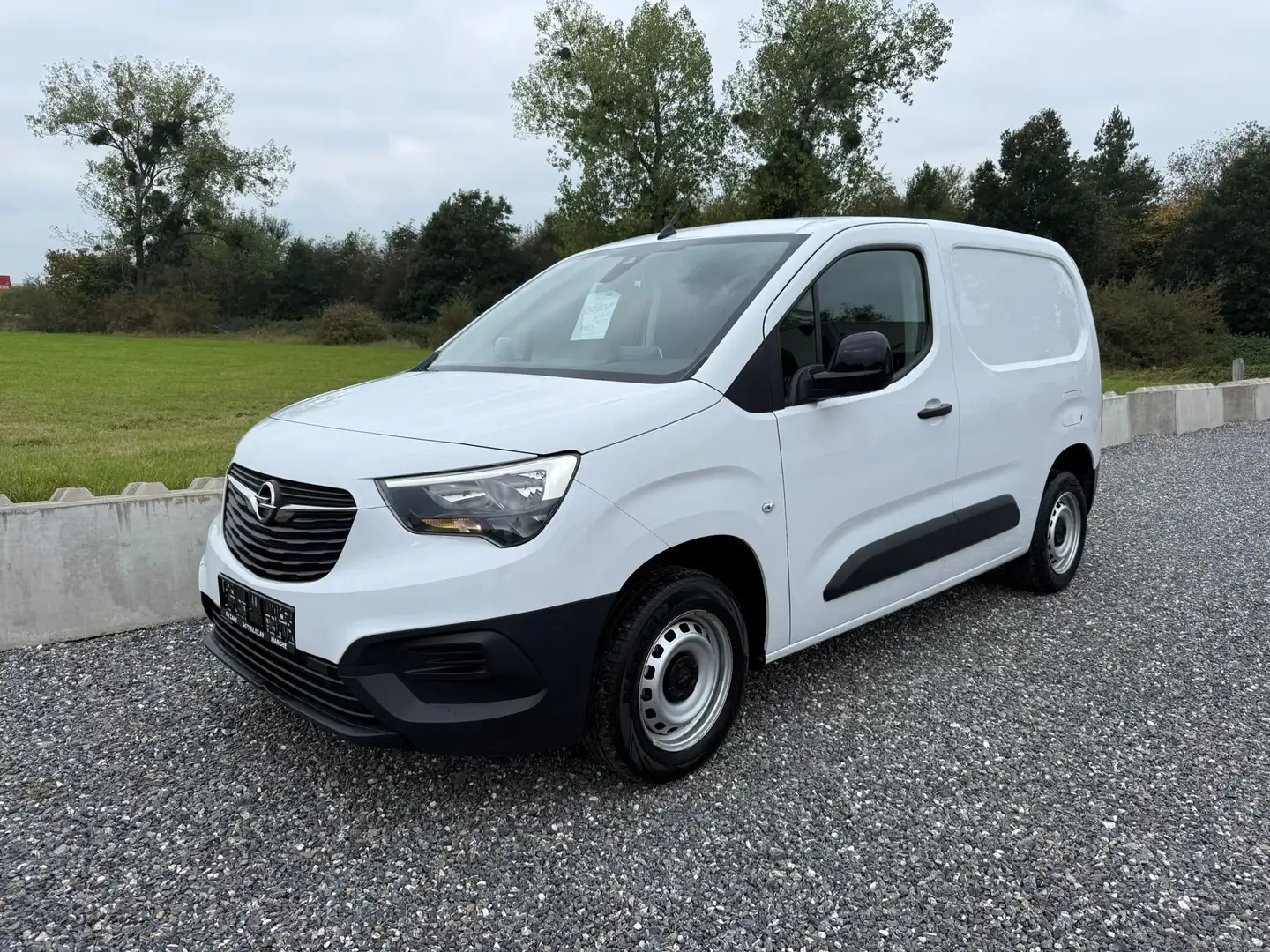 Peugeot Partner 102CH **Full options 3Places Gps Caméra** Blanc - 2