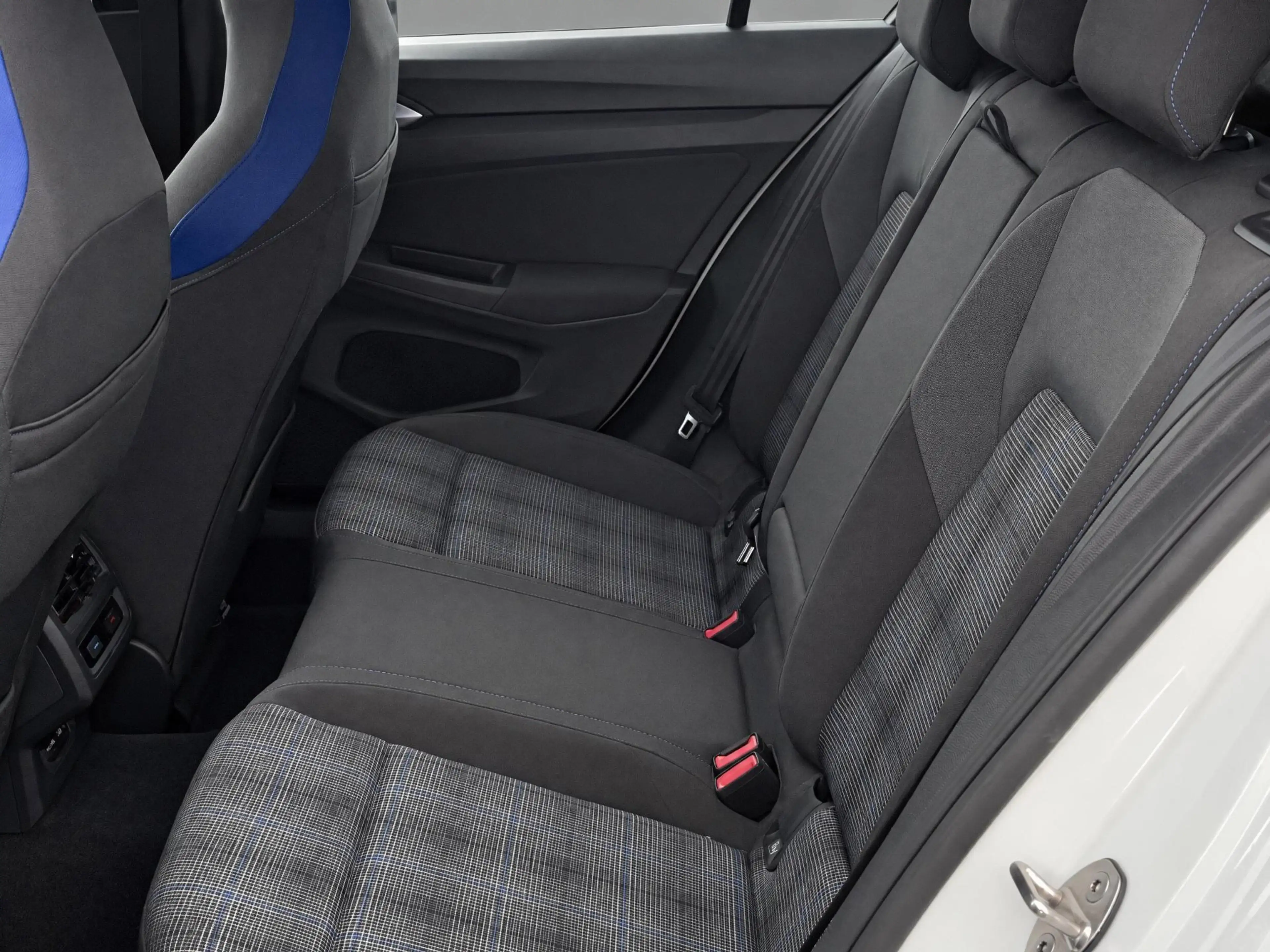 Volkswagen Golf GTE 1.4 eHybrid 245pk · Panoramadak · Trekhaak · Apple — photo 13